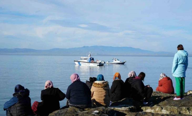 kayip-balikcilarin-teknesi-acikta-8-metre-derinlikte-bulundu.jpg