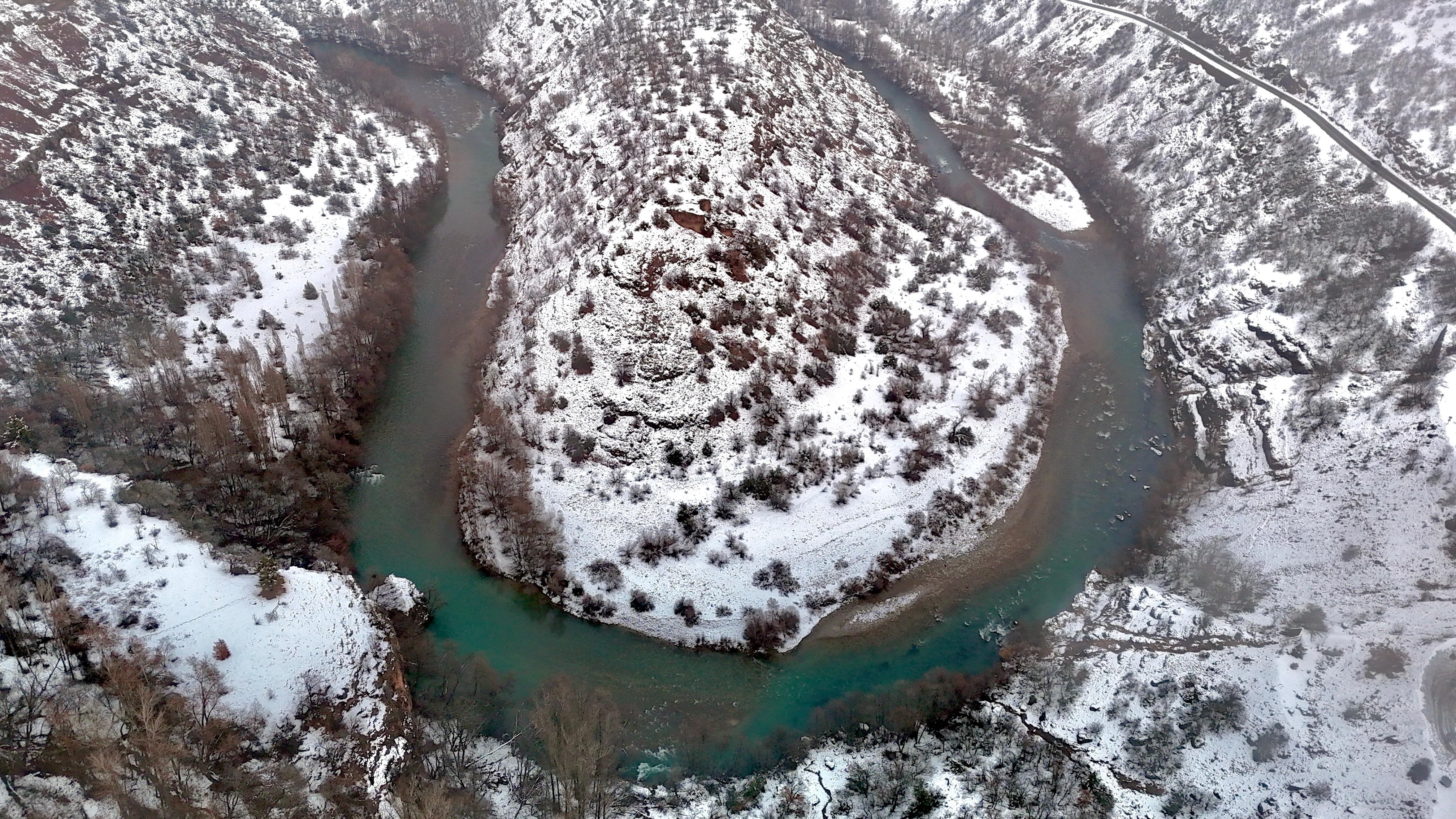 doga-harikasi-munzur-vadisinde-kar-guze-492982-145849.jpg