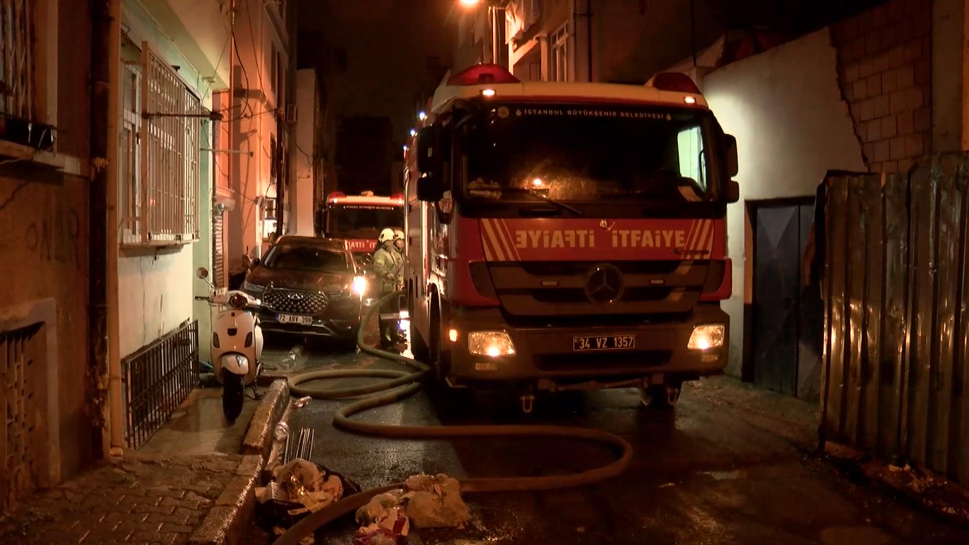 istanbul-beyoglunda-3-katli-ahsap-bina-492911-145828.jpg