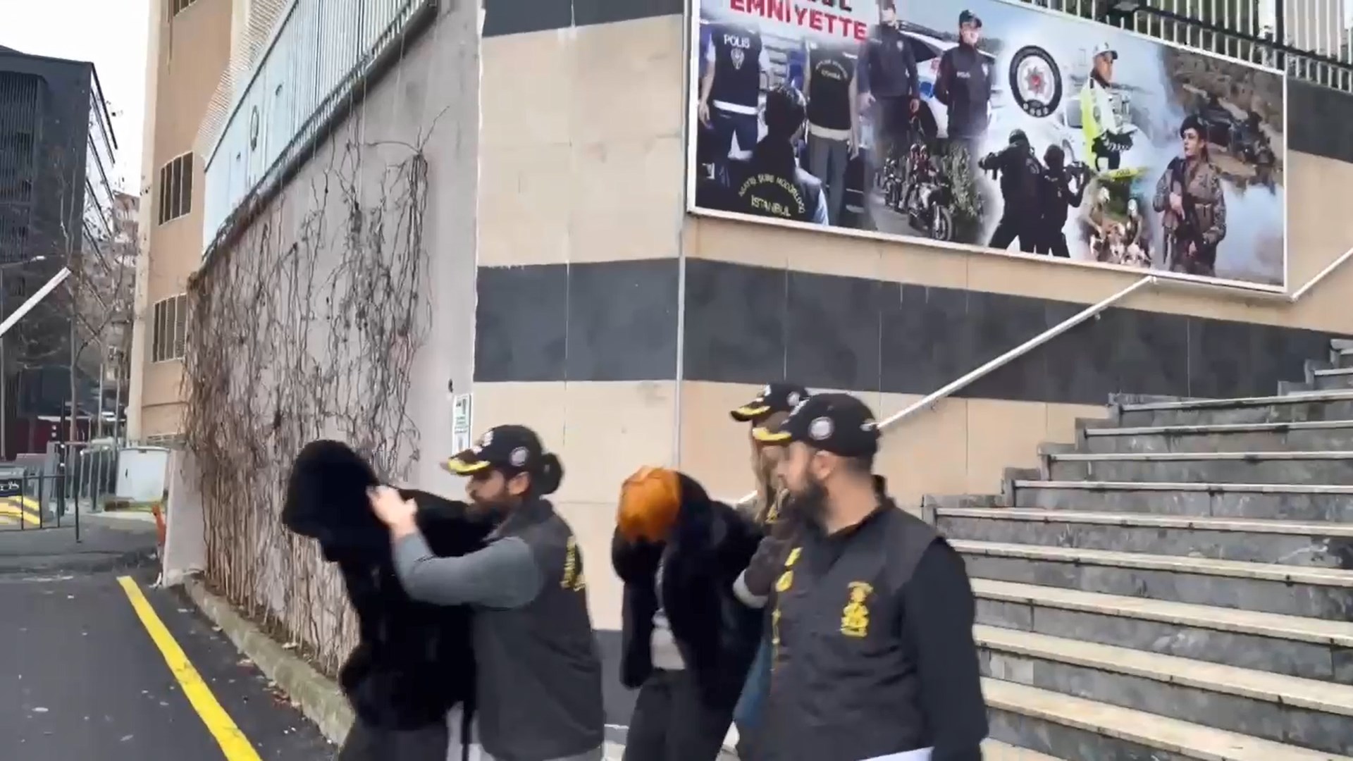 istanbul-kadikoyde-sapkin-parti-hazir-493439-146003.jpg