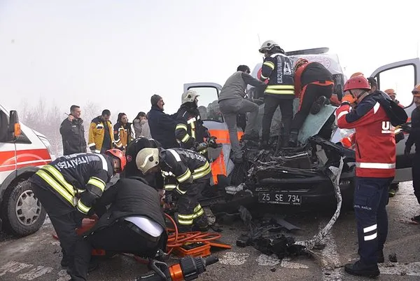 0x0-son-dakika-erzurumda-kaza-ihbarina-giden-ambulans-tira-carpti-3-saglik-gorevlisi-yaralandi-1736157351871.webp