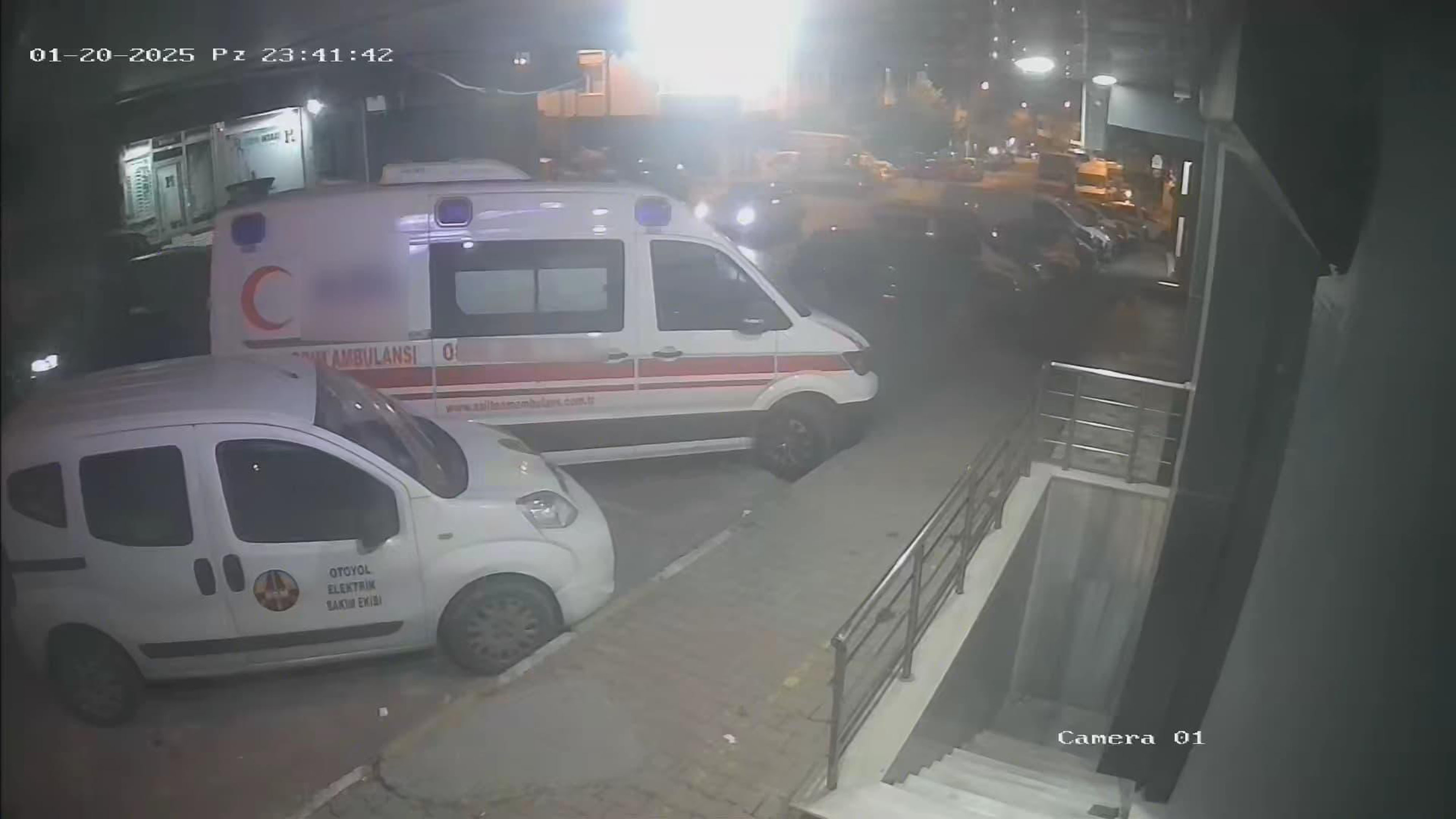 istanbul-gaziosmanpasada-ambulansa-sil-527265-156107.jpg