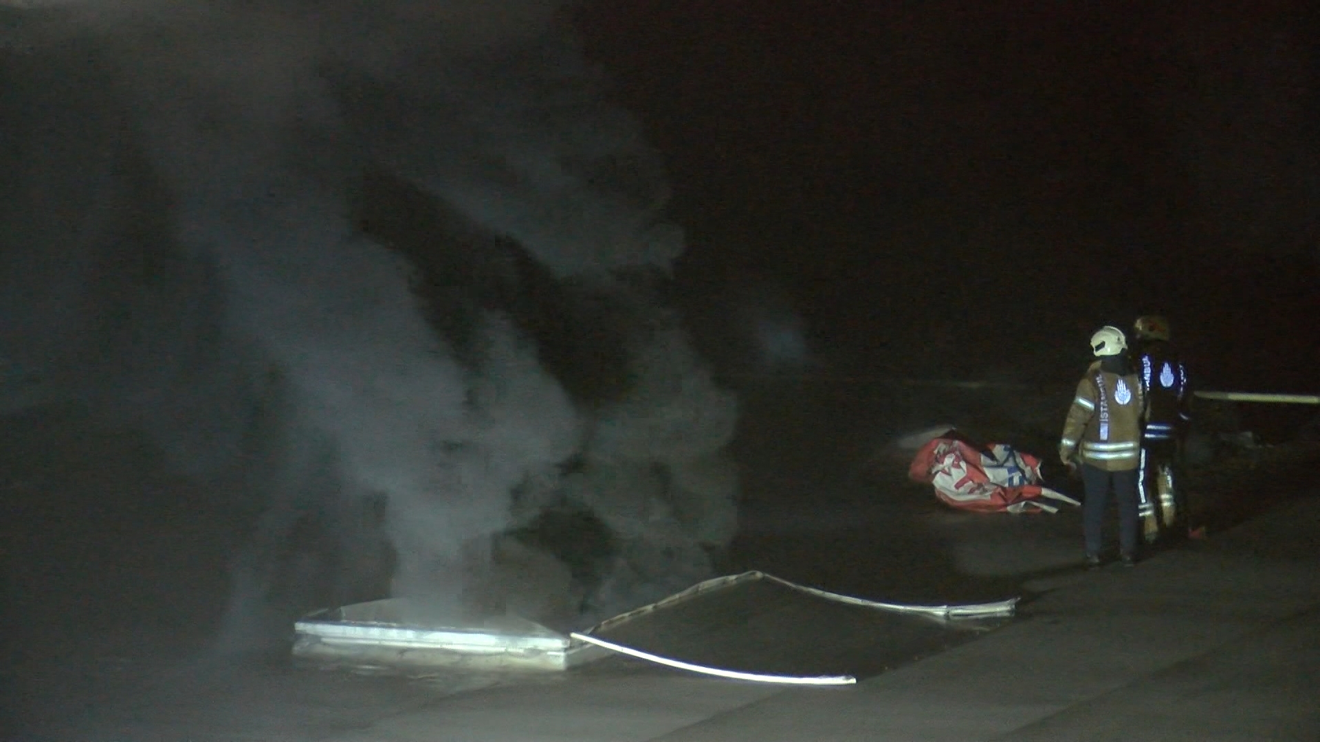 istanbul-esenyurtta-avmnin-deposunda-542906-160924.jpg