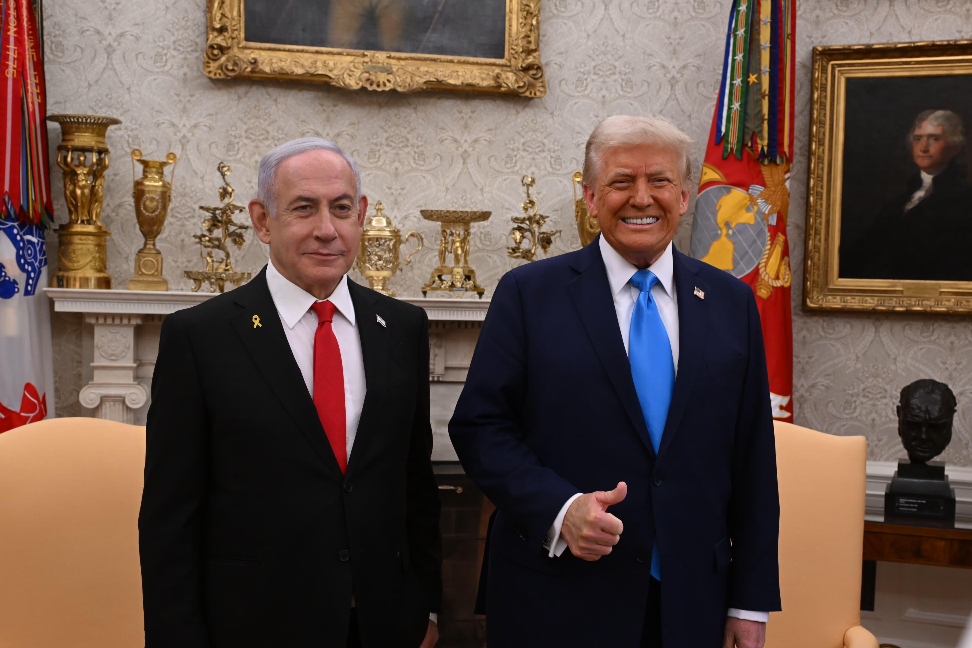 trump-ve-netanyahu-beyaz-sarayda-gorust-547424-162348-001.jpg