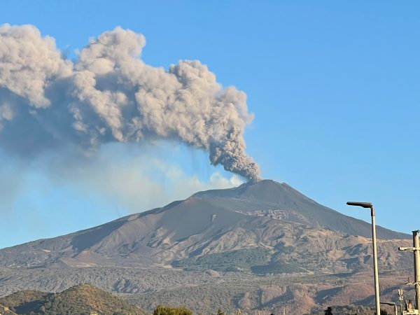 italyada-etna-yanardagi-kul-ve-lav-pusk-563592-166998.jpg