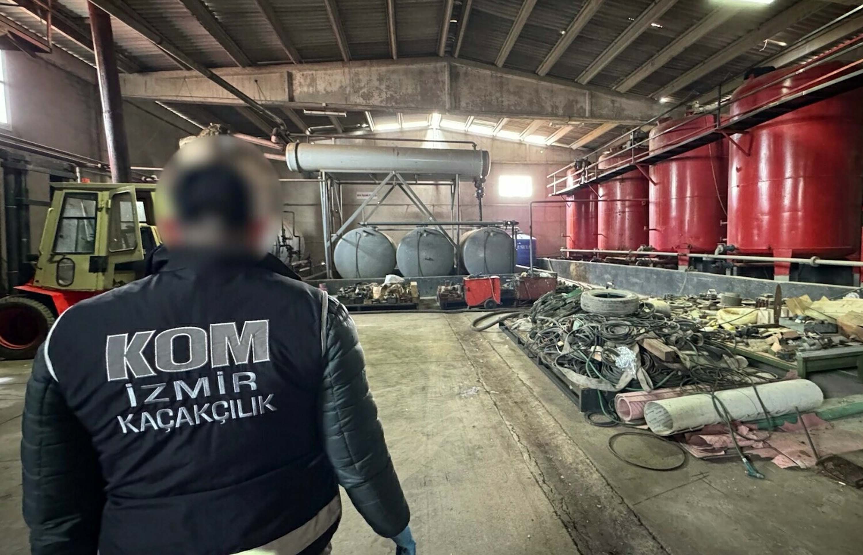 izmirde-24-ton-kacak-akaryakit-ele-geci-592814-175420.jpg