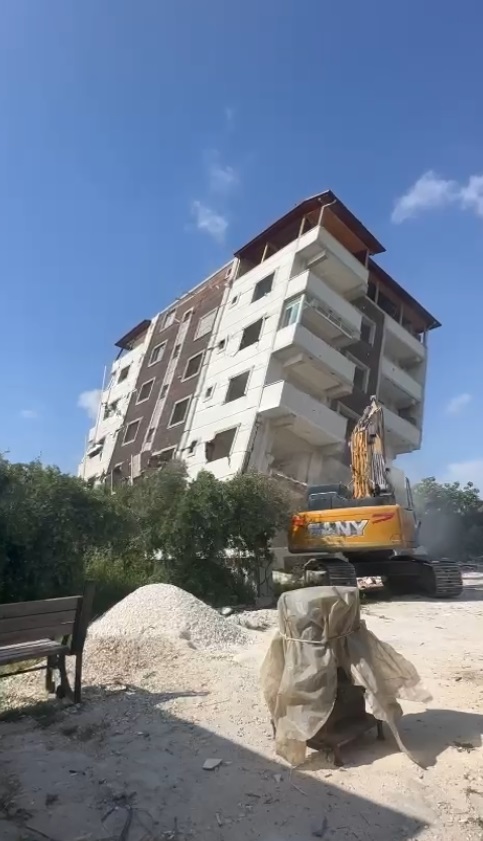 hatayda-depremde-hasar-alan-bina-kontro-683527-202398.jpg