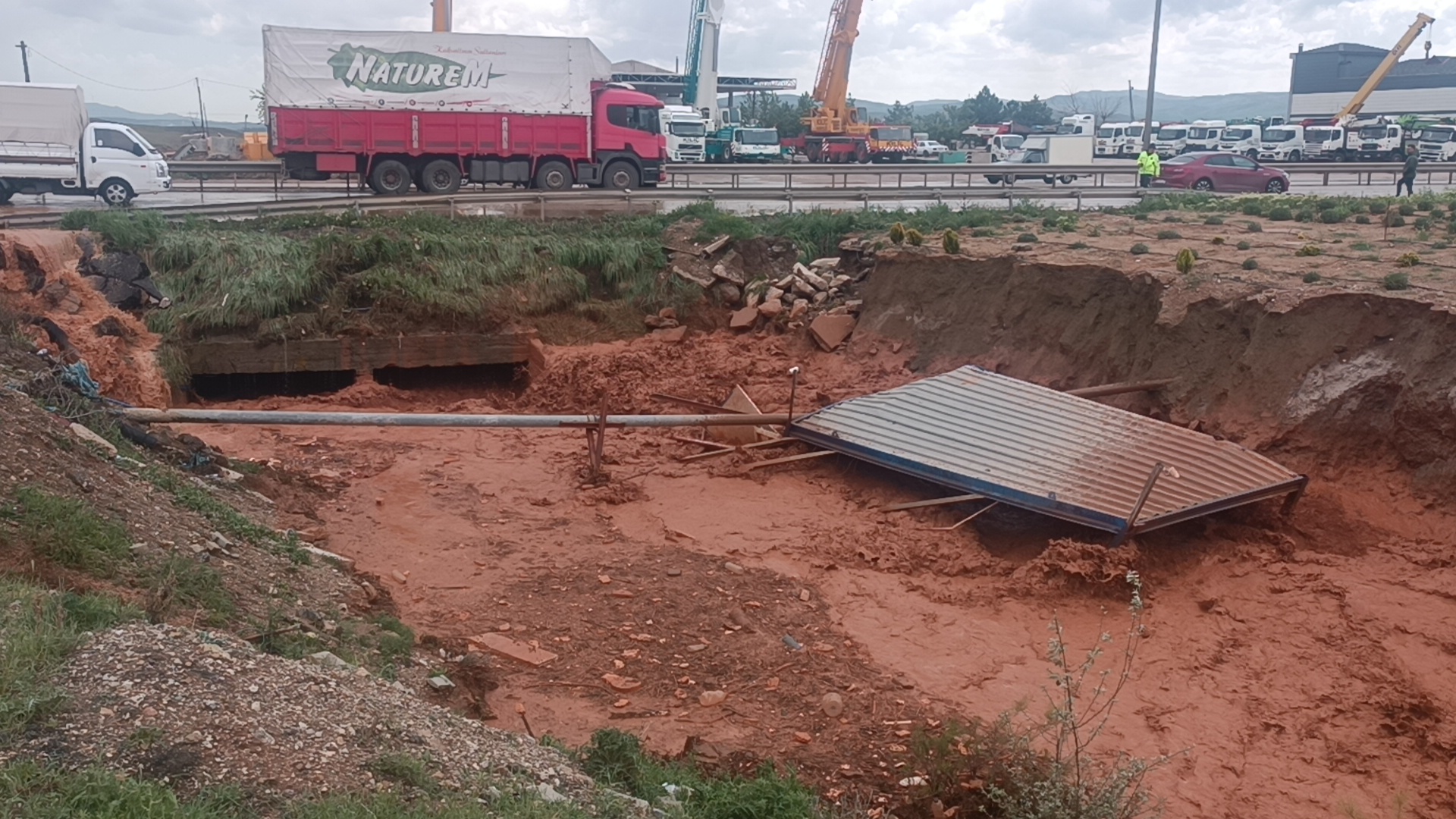 kirikkalede-saganak-taskinlara-neden-ol-689275-204196.jpg