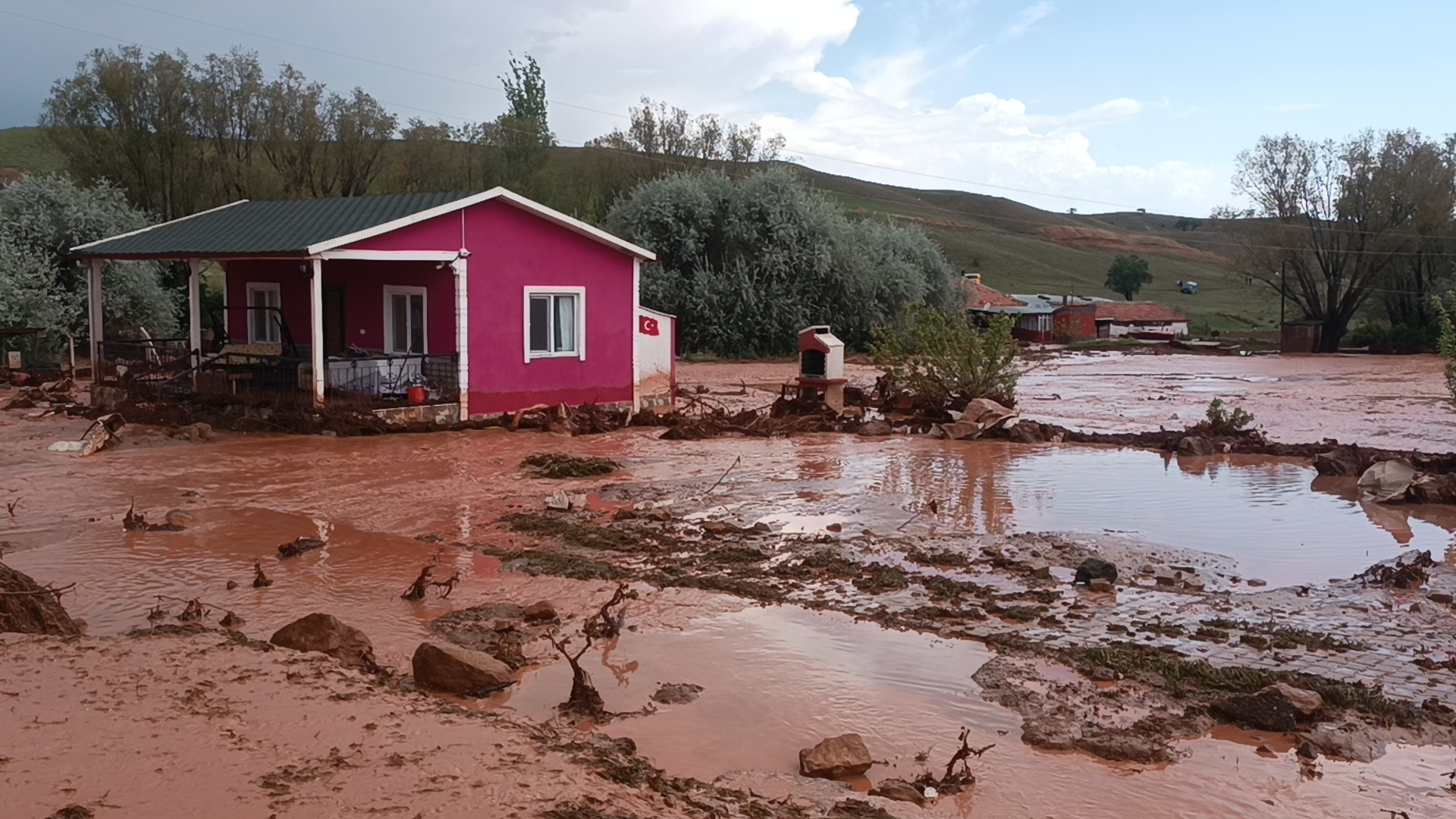 kirikkalede-saganak-taskinlara-neden-ol-689280-204196.jpg