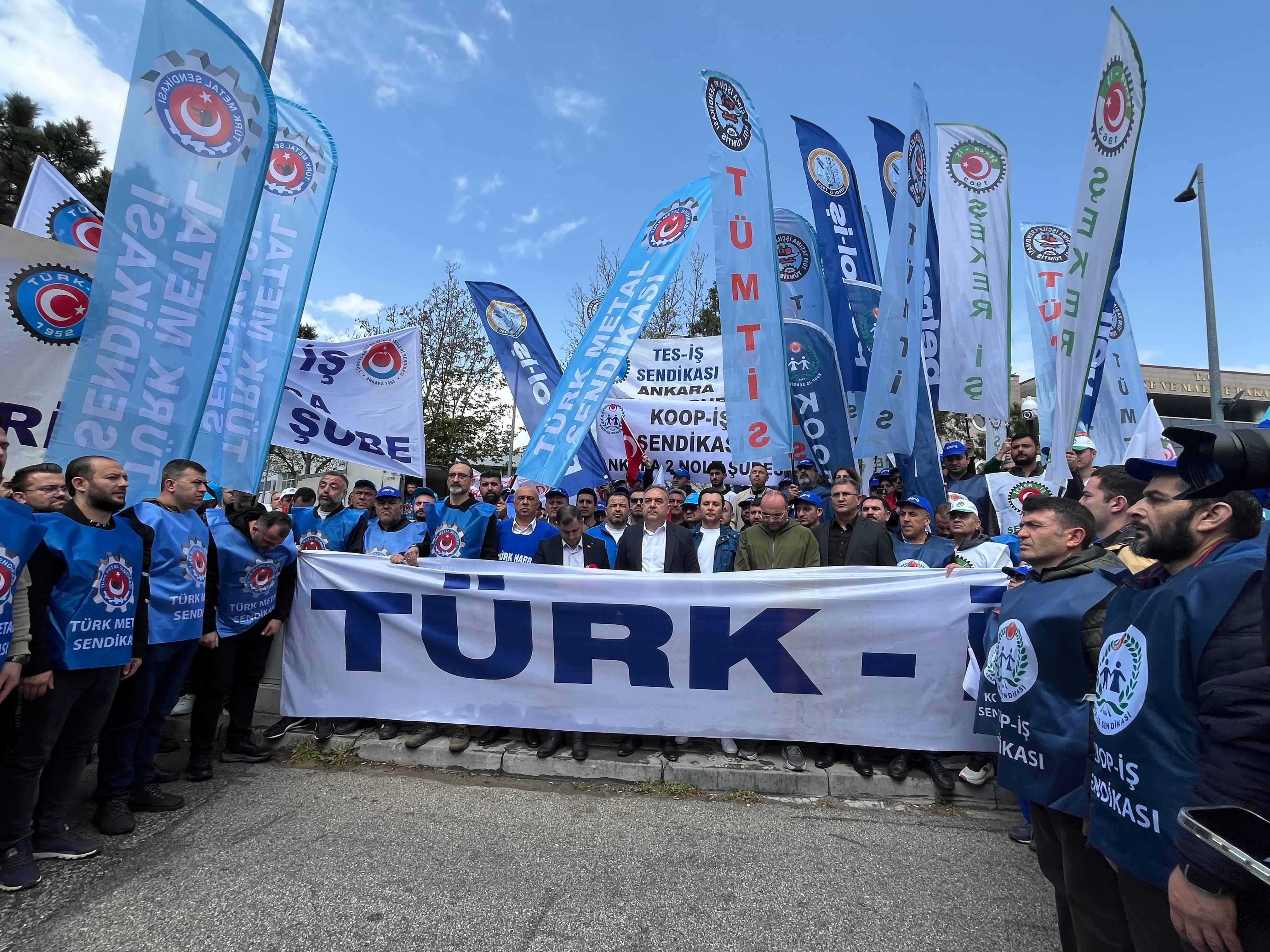 turk-isten-bakanlik-onunde-1-mayis-ku-688442-204003.jpg