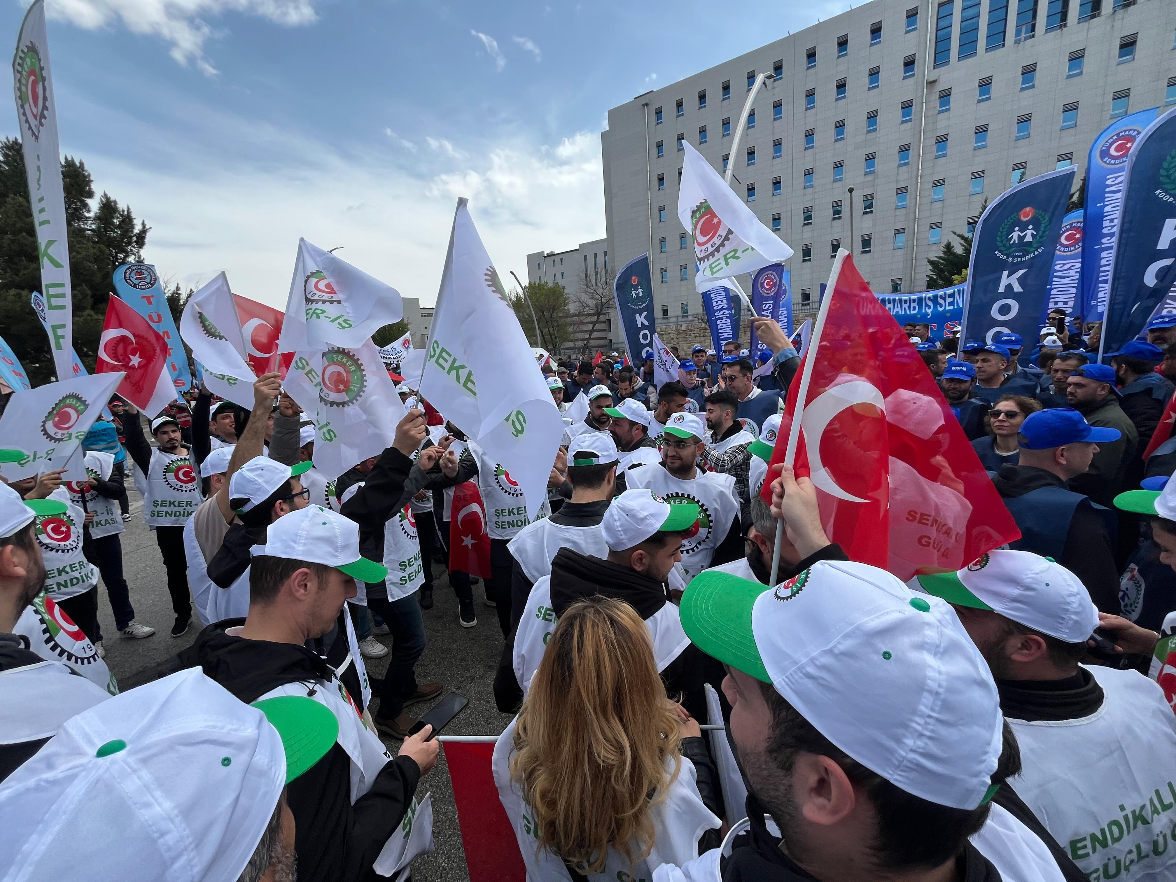 turk-isten-bakanlik-onunde-1-mayis-ku-688443-204003.jpg