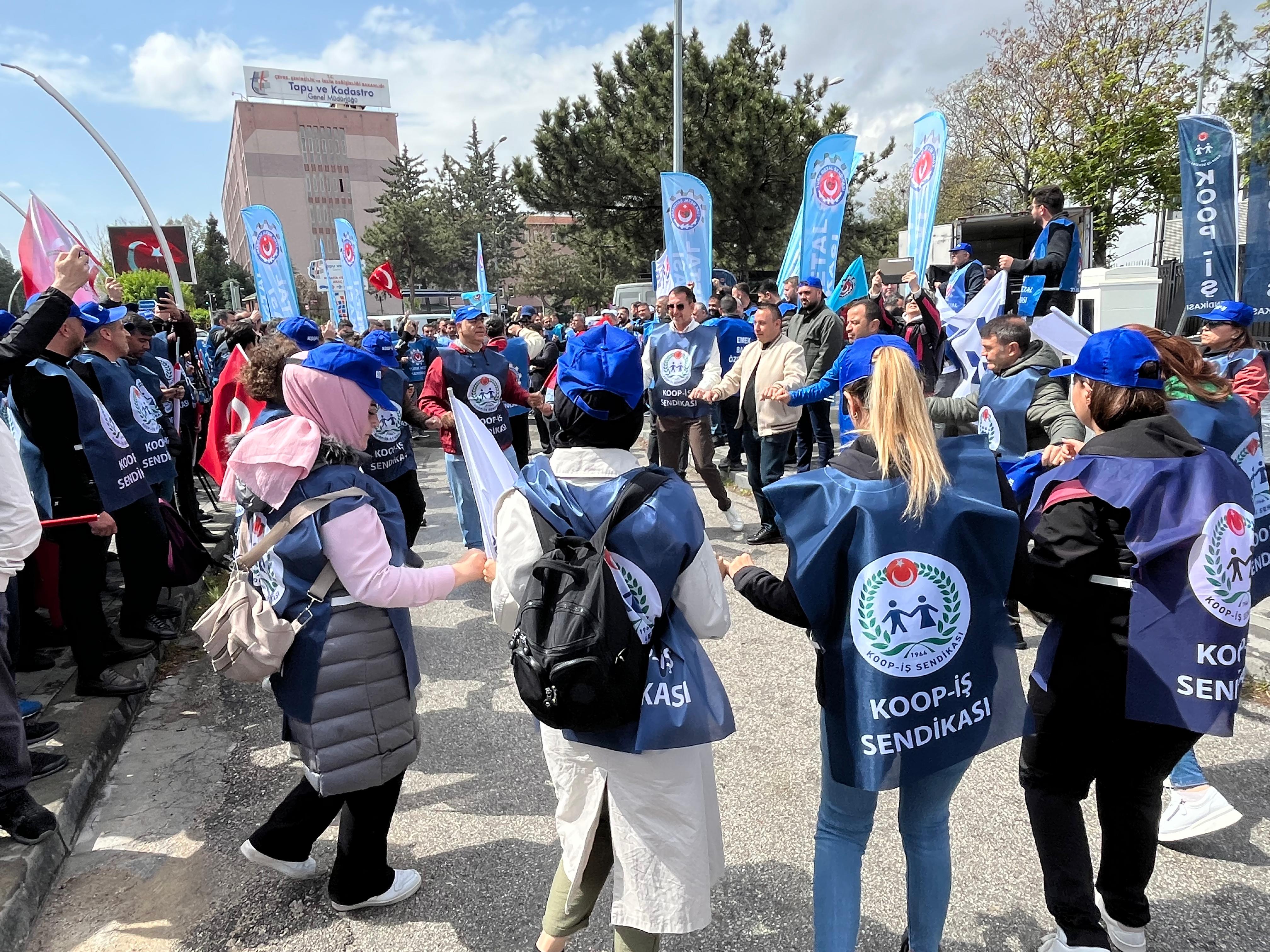 turk-isten-bakanlik-onunde-1-mayis-ku-688444-204003.jpg