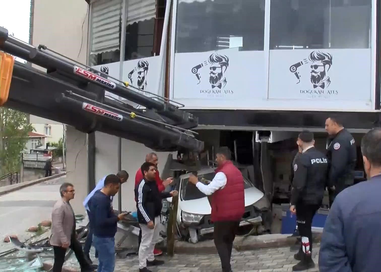 istanbul-sancaktepede-otomobil-is-yer-690352-204503.jpg