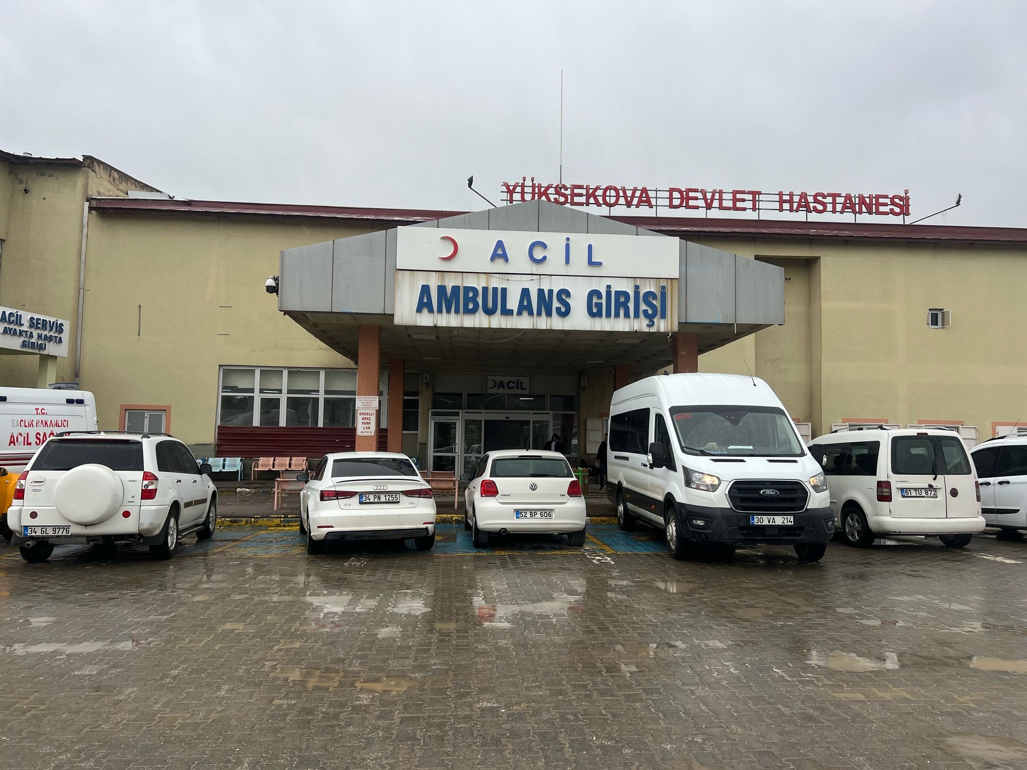 hakkaride-minibus-dereye-devrildi-2-ol-691771-204913.jpg