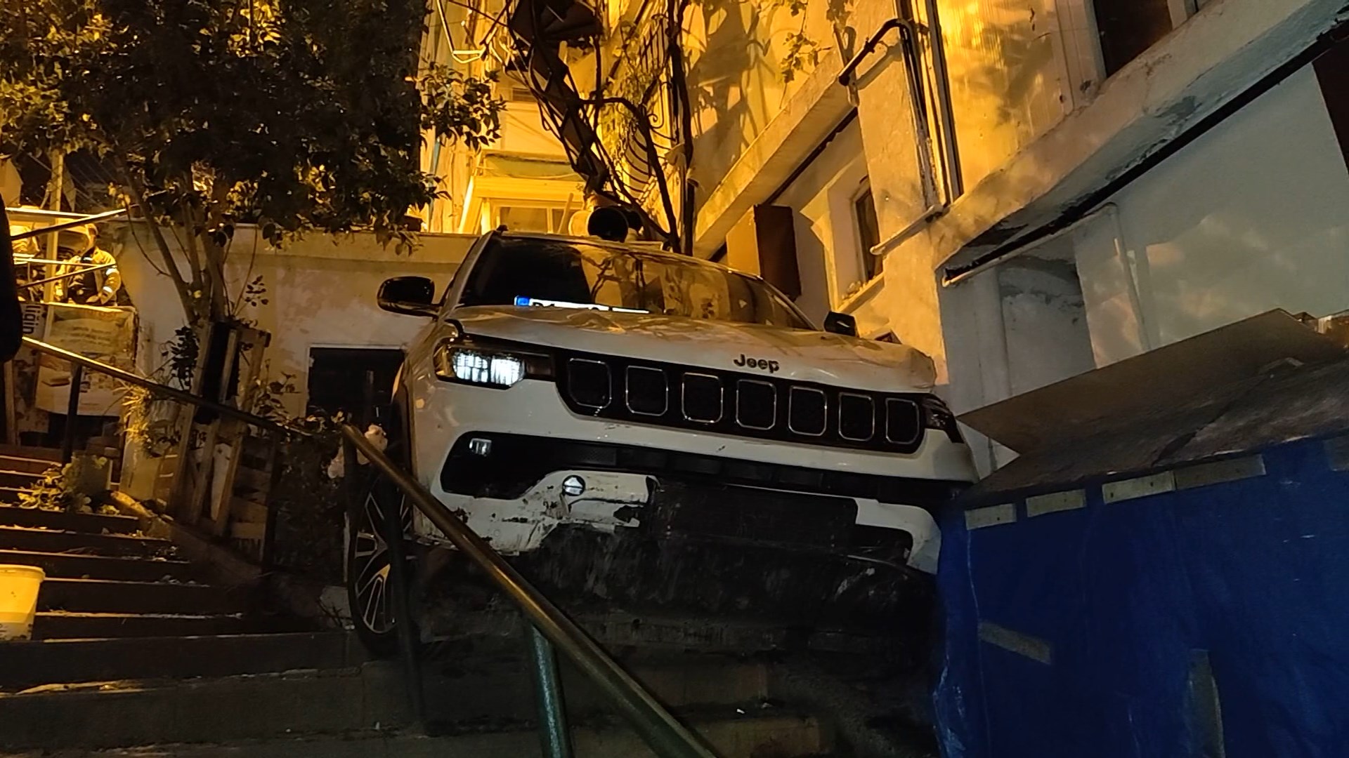 istanbul-besiktasta-cip-bina-boslugun-711026-210402.jpg