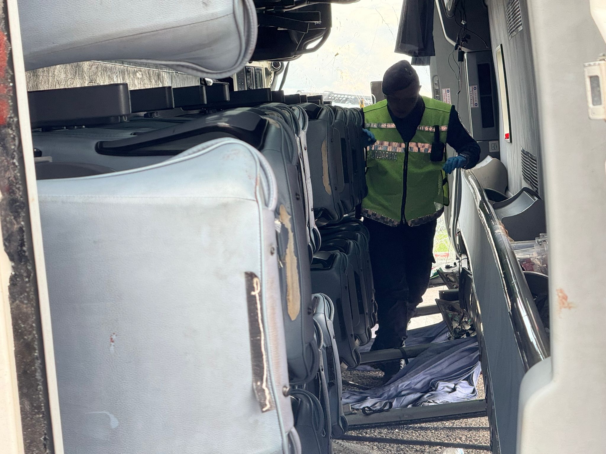 konyada-yolcu-otobusu-devrildi-14-yara-712299-210764.jpg