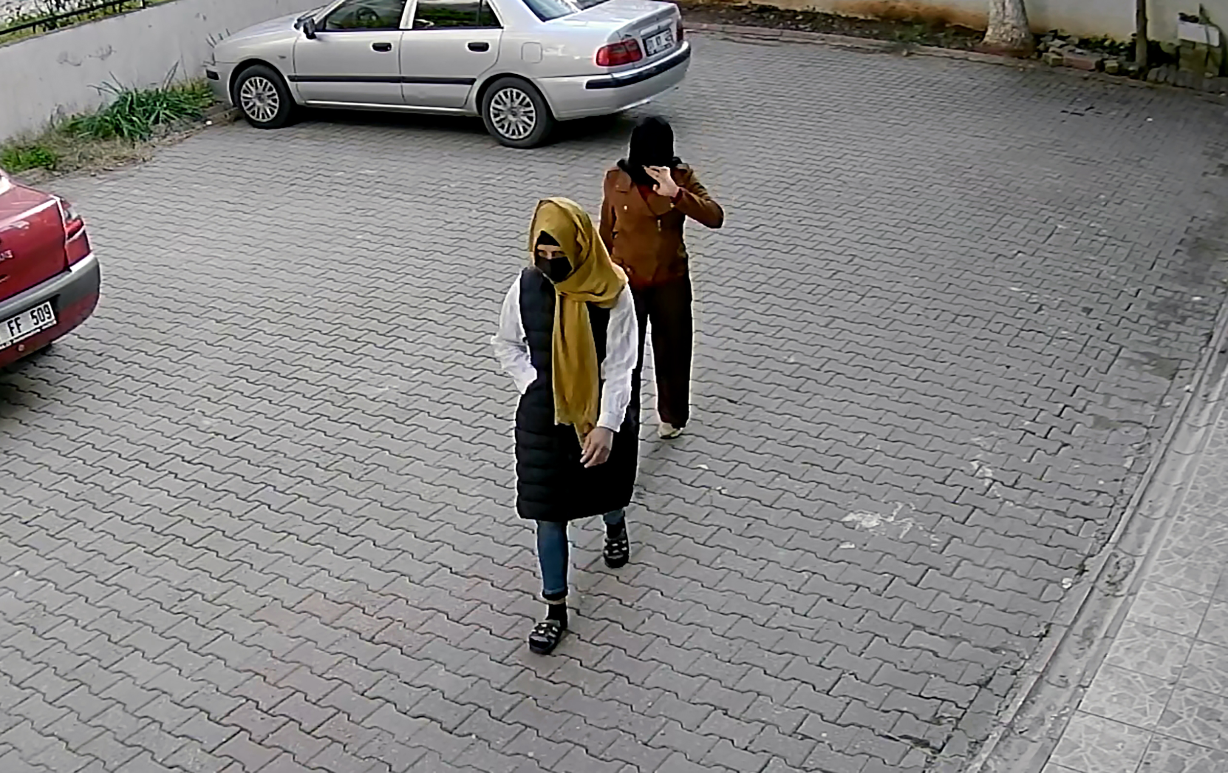 adana-apartman-dairelerine-girip-925-713295-211018.jpg