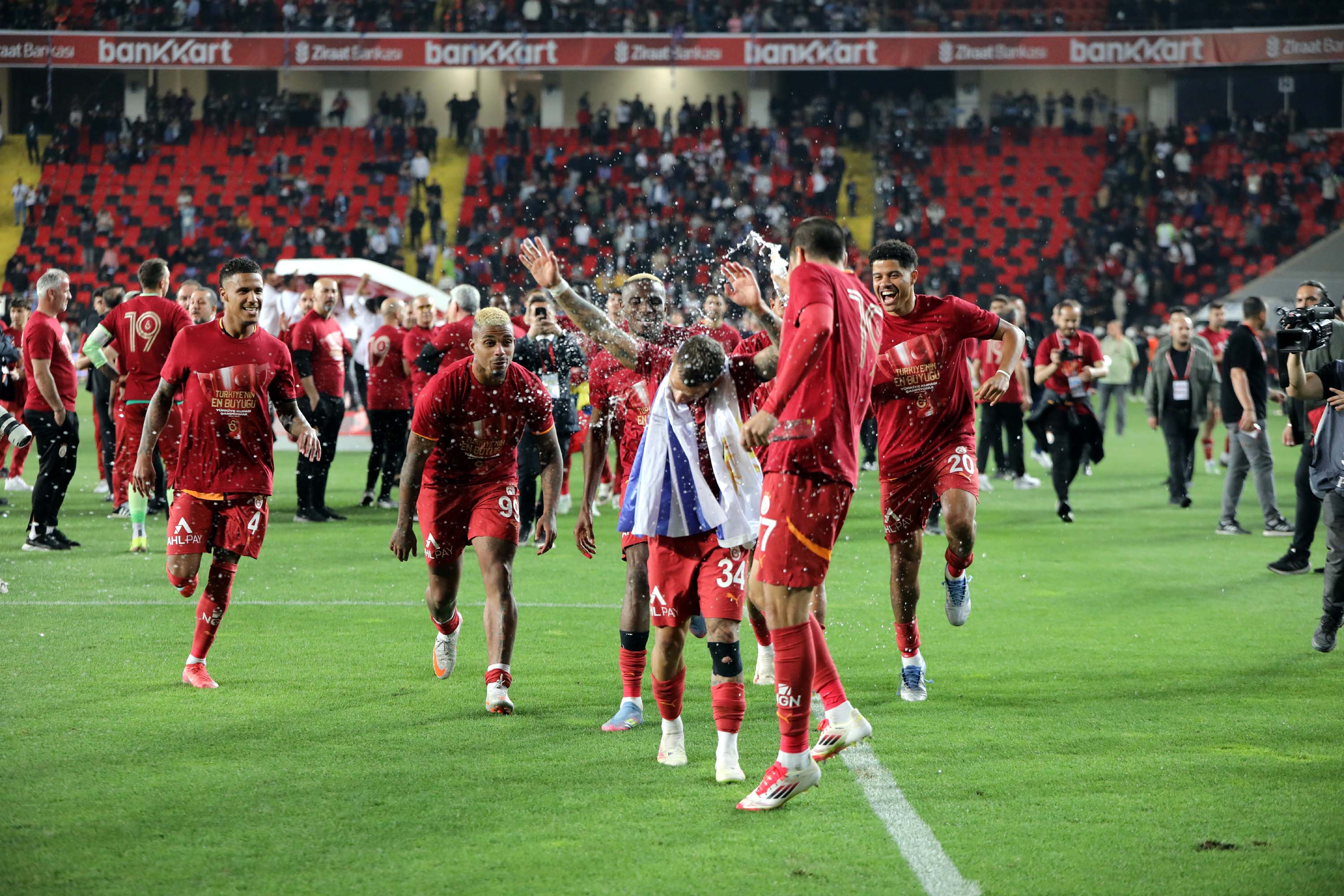 galatasaray-ziraat-turkiye-kupasinin-1-712810-210900.jpg