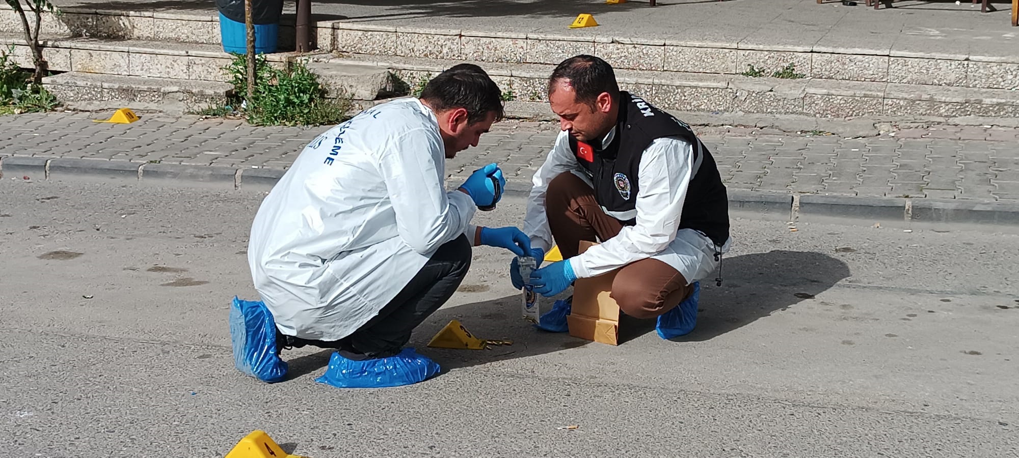 kahvehane-onunde-ugradigi-silahli-saldir-718203-212421.jpg