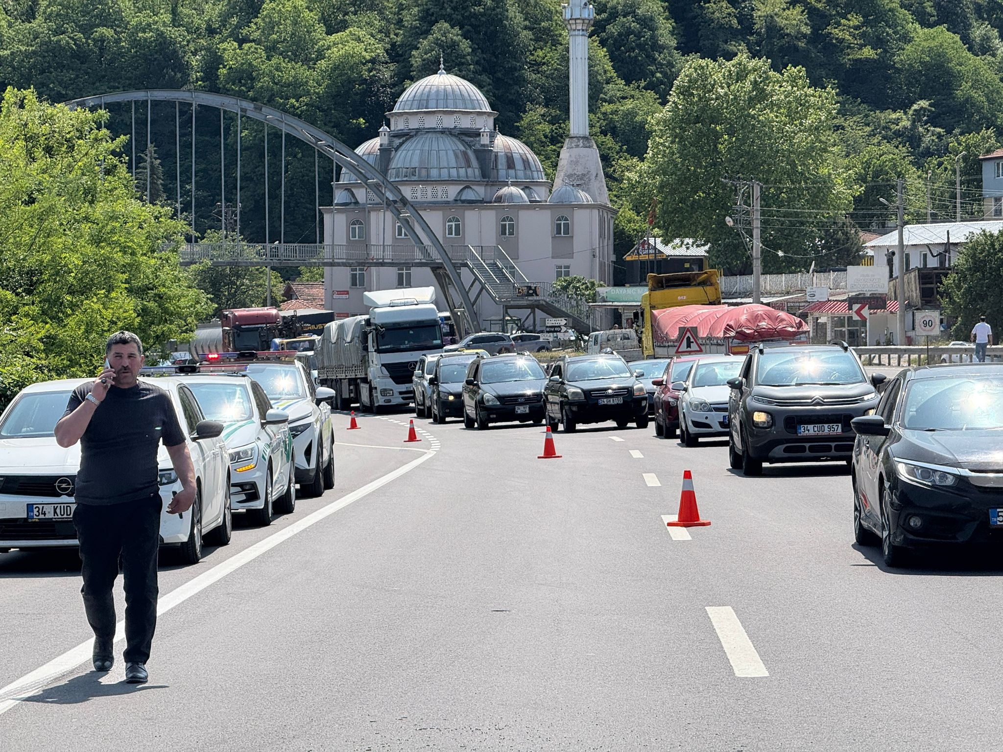 kamyonet-cipe-arkadan-carpti-2-yarali-721627-213267.jpg
