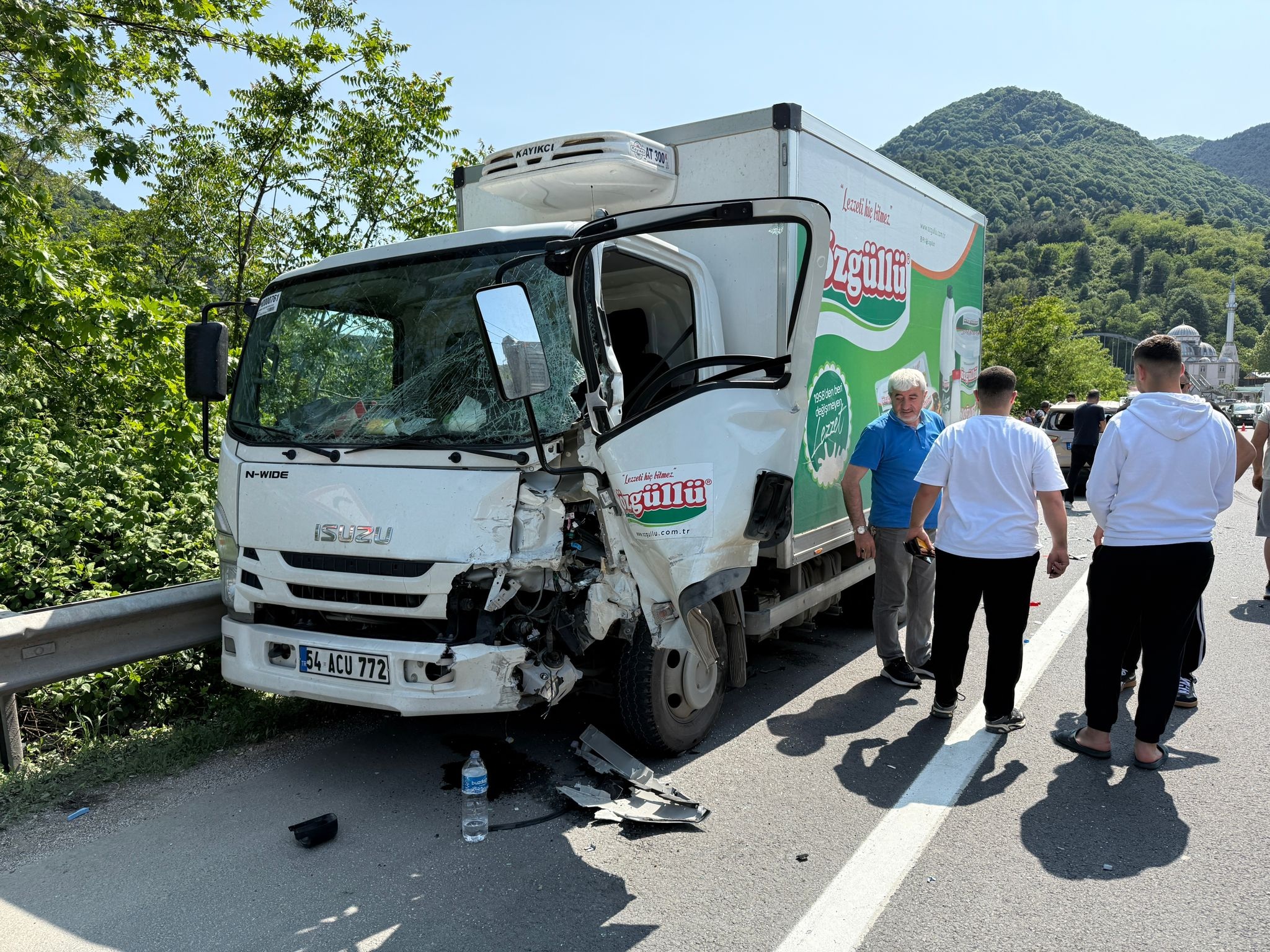 kamyonet-cipe-arkadan-carpti-2-yarali-721628-213267.jpg