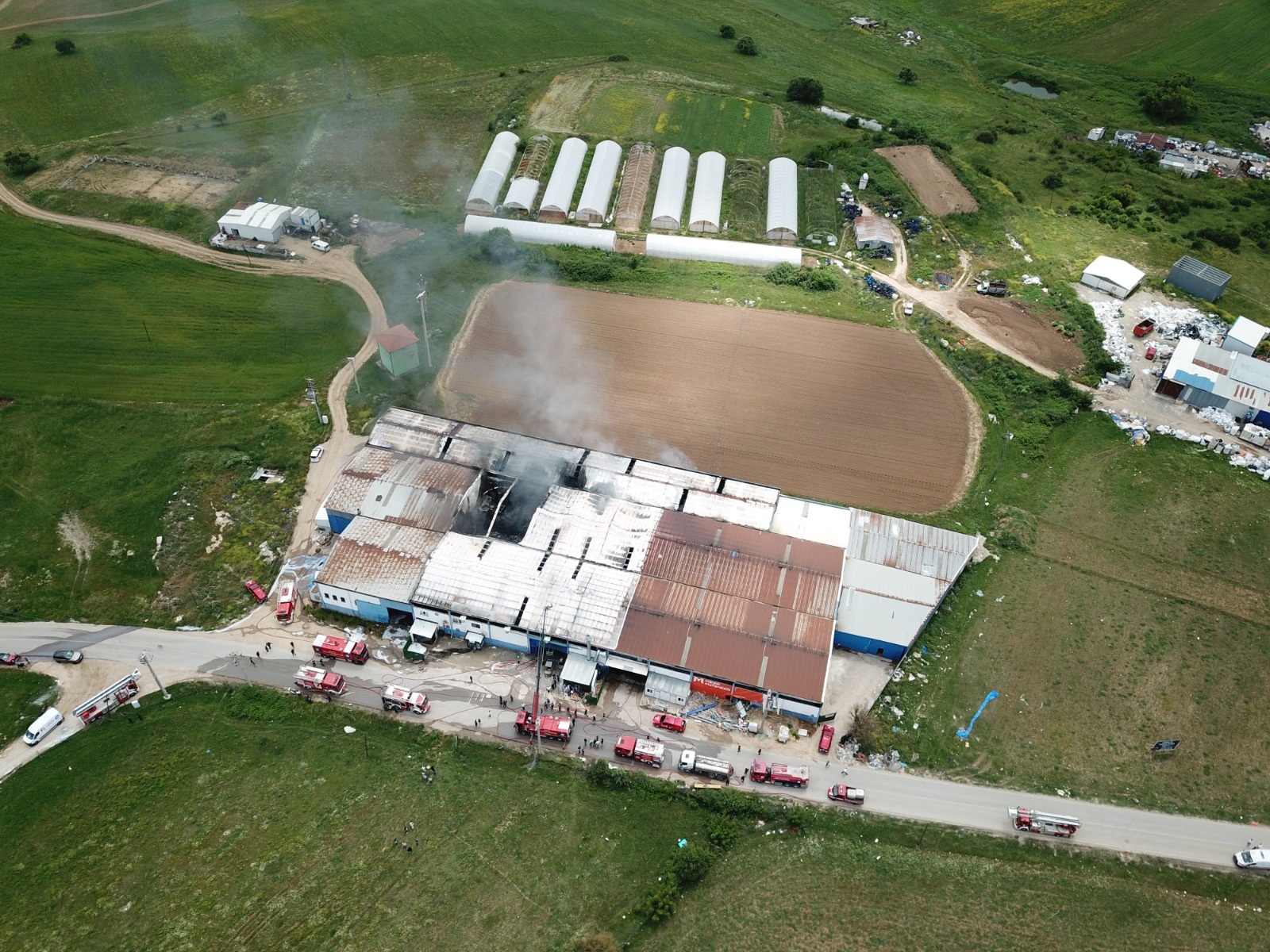 gebzede-boya-fabrikasinda-yangin-2-722900-213627.jpg