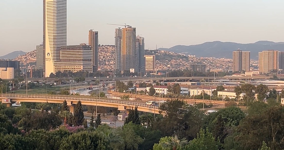 ege-denizinde-6-buyuklugunde-deprem-725673-214470.jpg