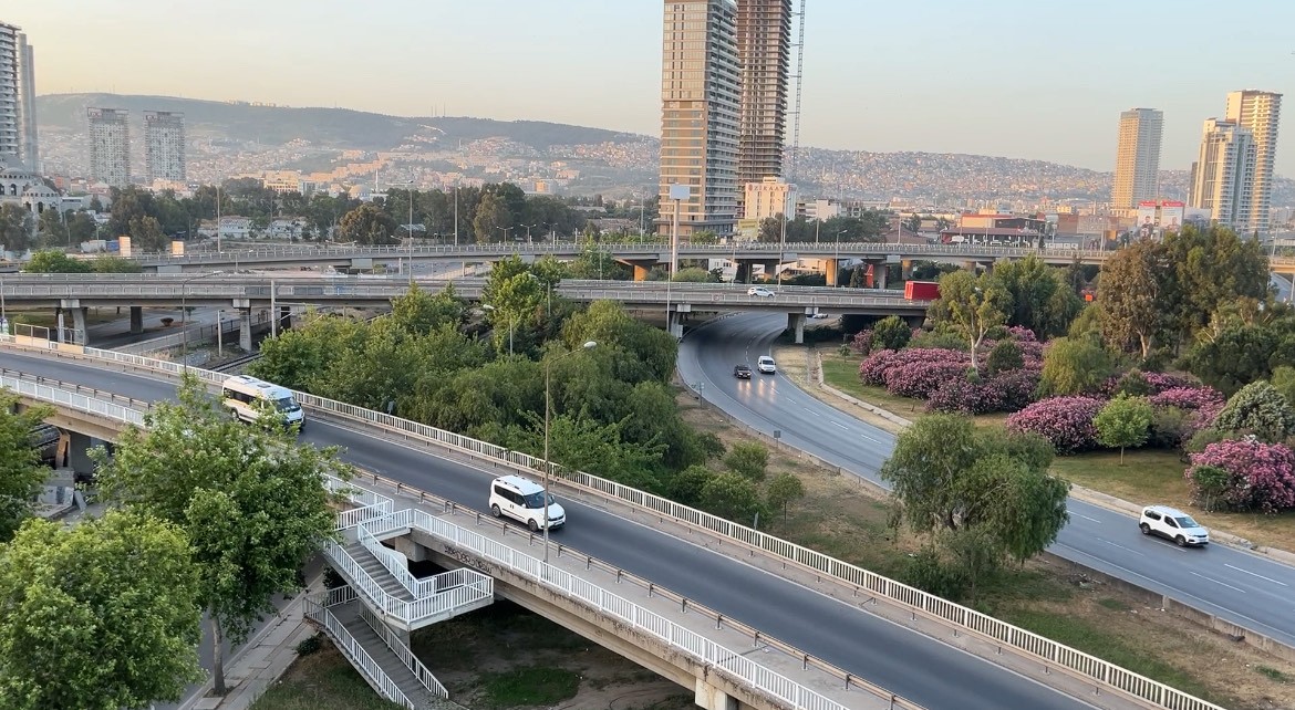 ege-denizinde-6-buyuklugunde-deprem-725675-214470.jpg