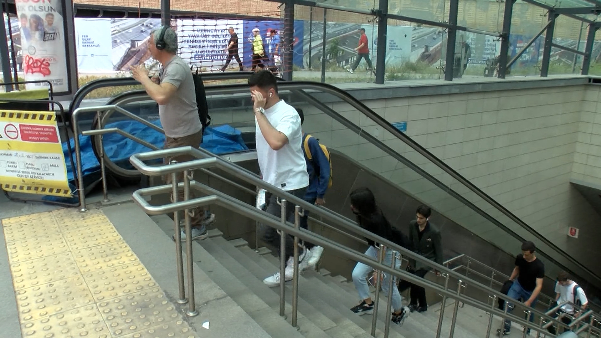 istanbul-unalan-metrosunda-yuruyen-mer-726670-214755.jpg