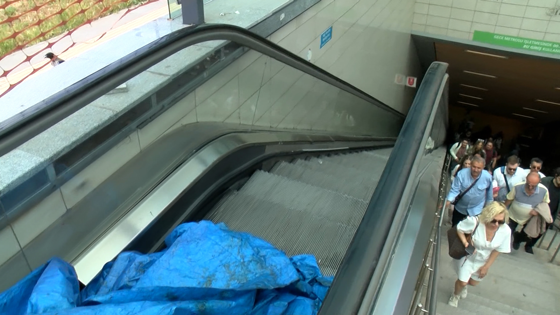 istanbul-unalan-metrosunda-yuruyen-mer-726671-214755.jpg