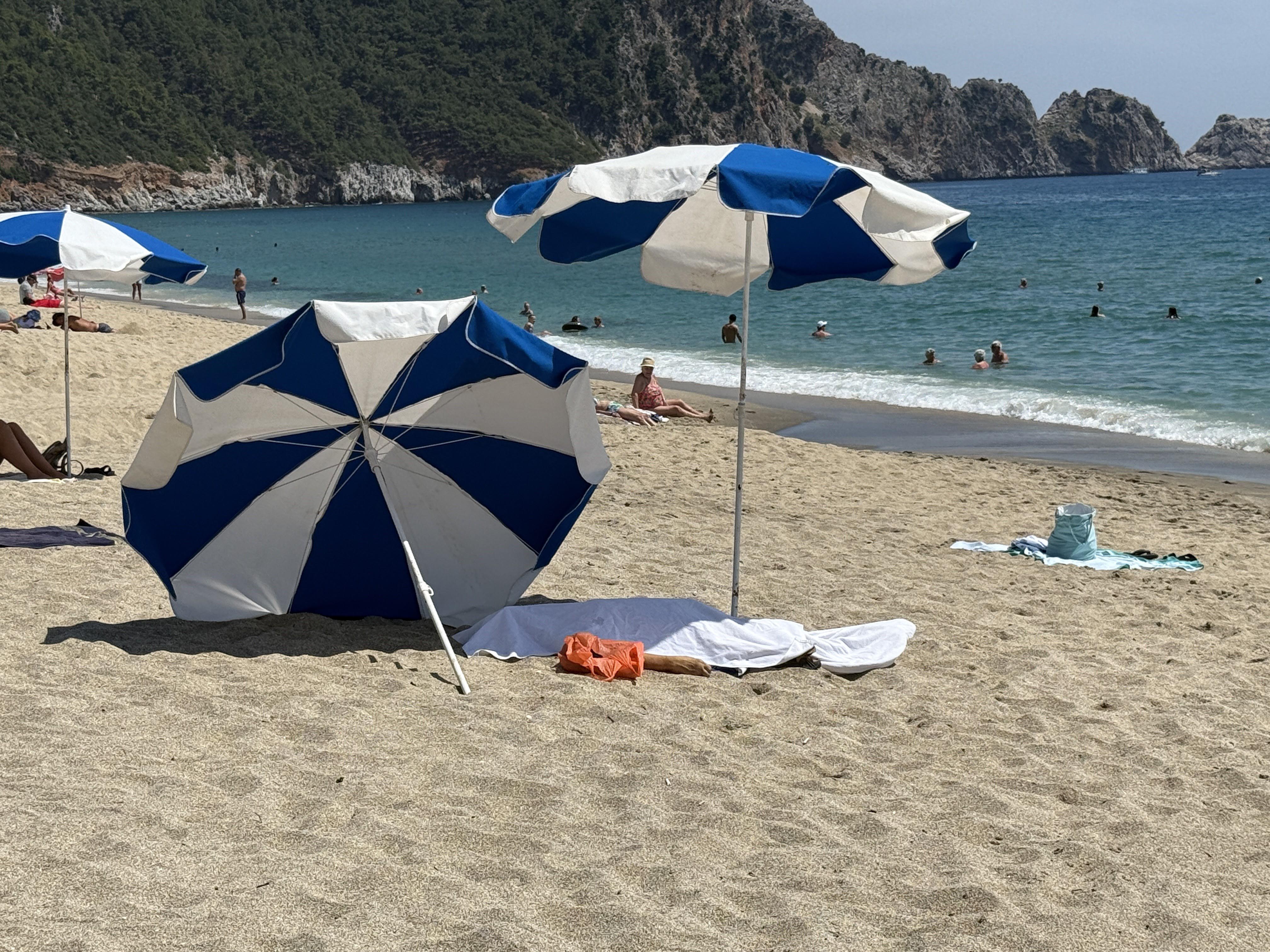 antalya-alman-turist-guneslenirken-haya-727103-214873.jpg