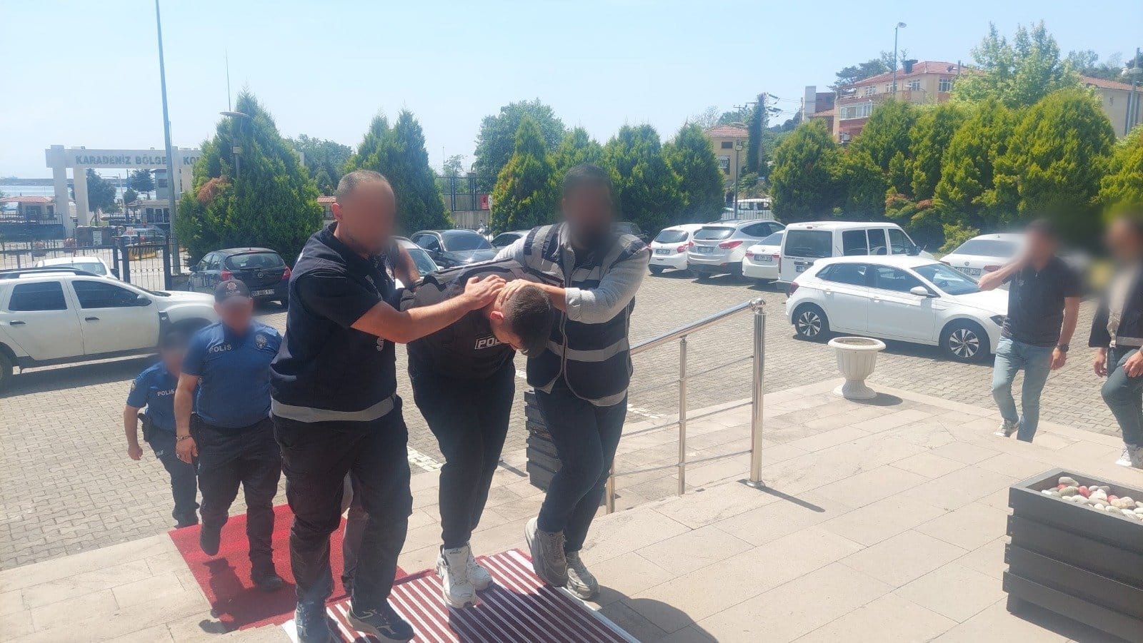 kayip-olarak-araniyordu-arkadaslari-old-730196-215775.jpg