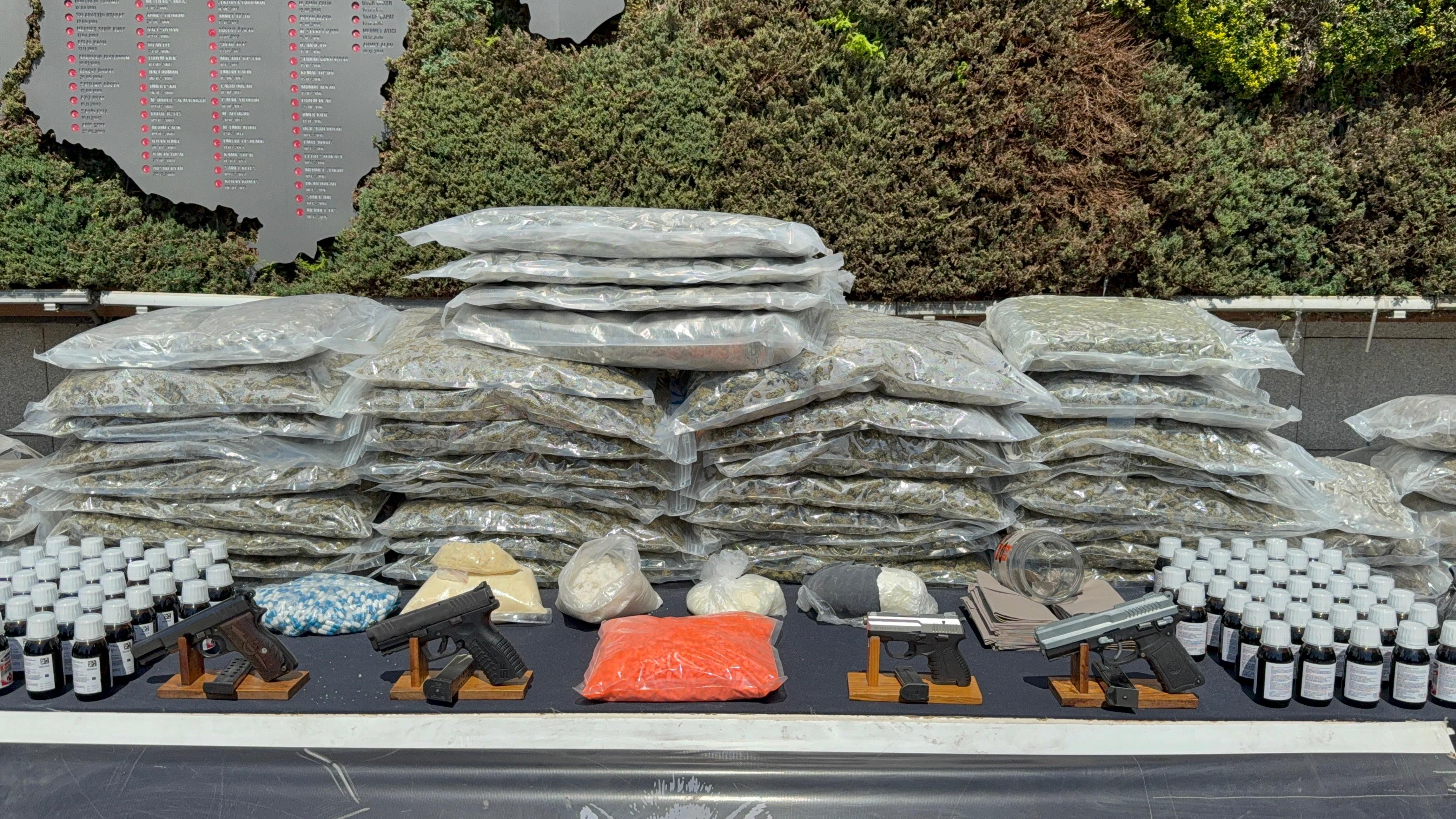 istanbul-istanbulda-duzenlenen-narkoti-734867-217039.jpg
