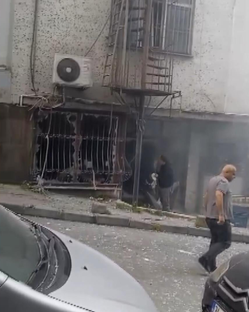 istanbul-gungorende-is-yerindeki-patla-736360-217470.jpg