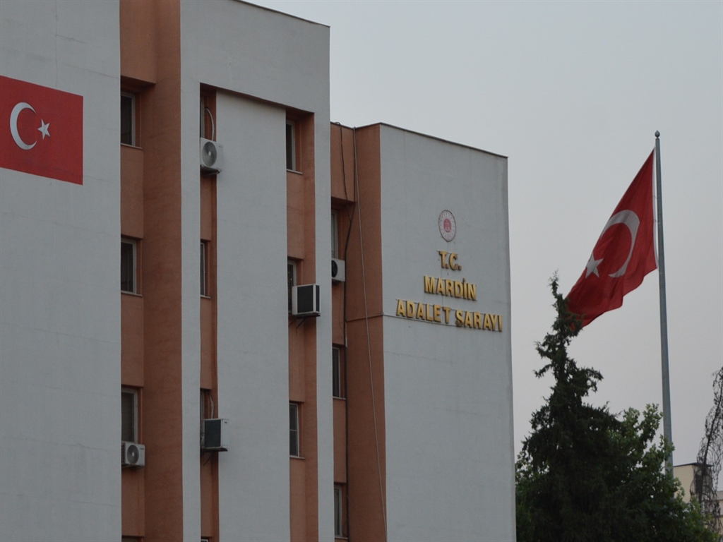8-bin-liraya-banka-hesabini-kullandirdi-743685-218779.jpg