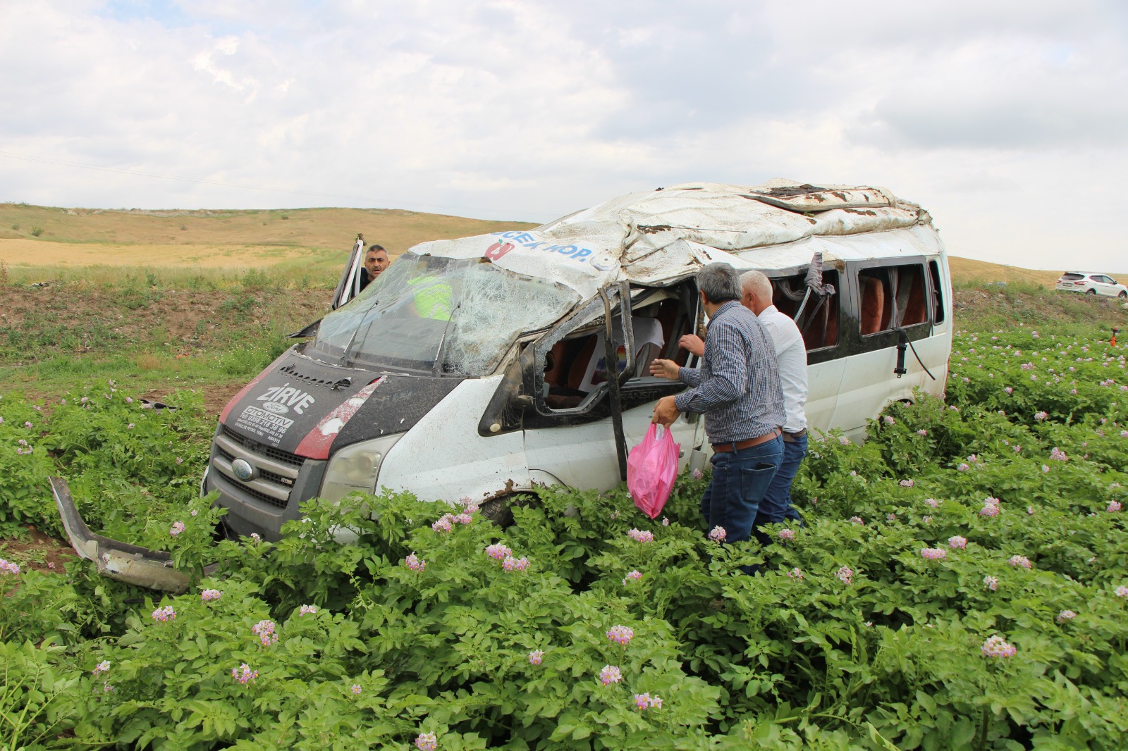 amasyada-yolcu-minibusu-takla-atti-1-o-744572-219808.jpg