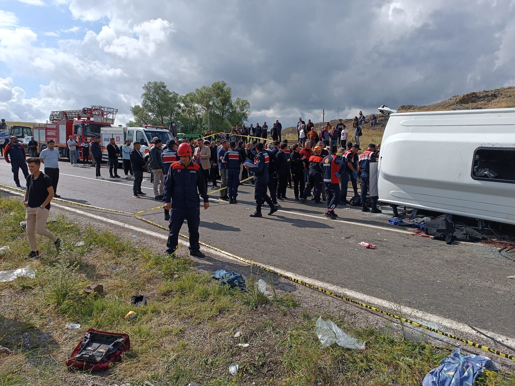 cenazeden-donenleri-tasiyan-midibus-yan-746746-220432.jpg