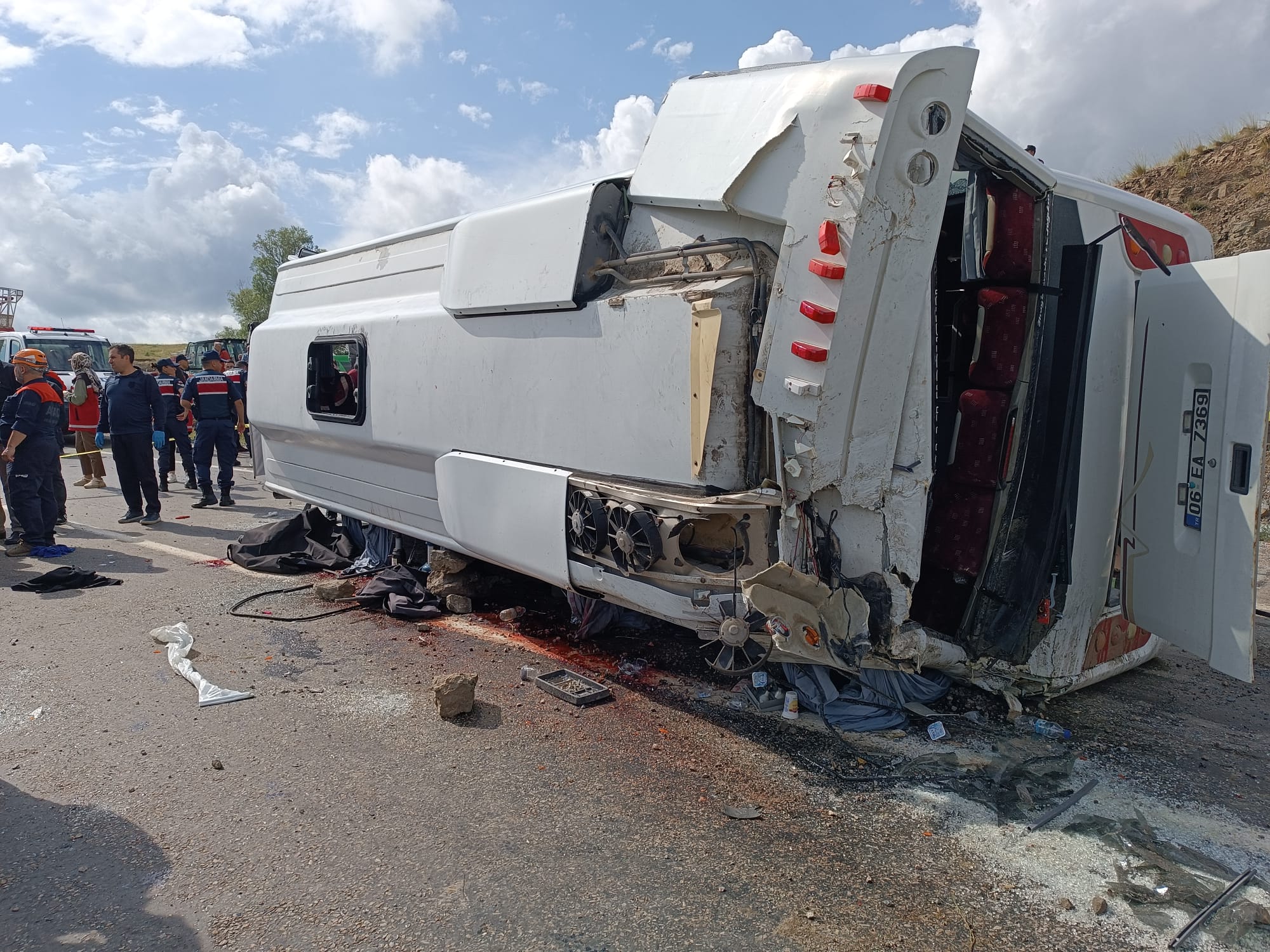 cenazeden-donenleri-tasiyan-midibus-yan-746749-220432.jpg