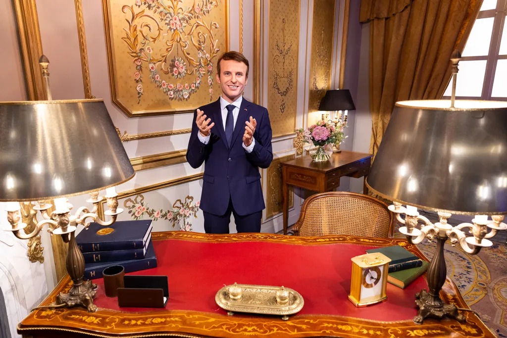 macronun-bal-mumu-heykeli-calindi-746861-220464.jpg