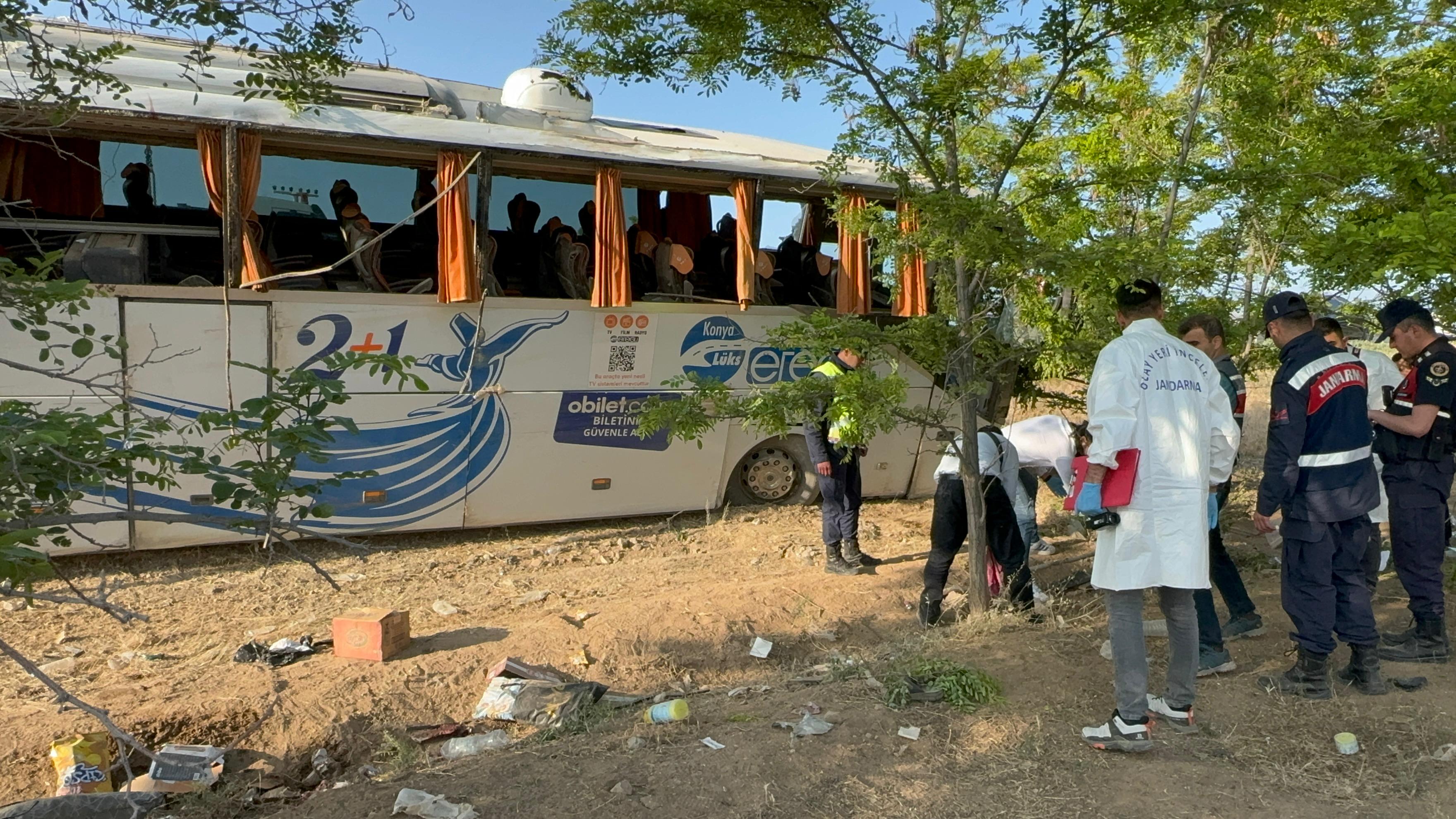 konyada-yolcu-otobusu-devrildi-1-olu-753053-222264.jpg
