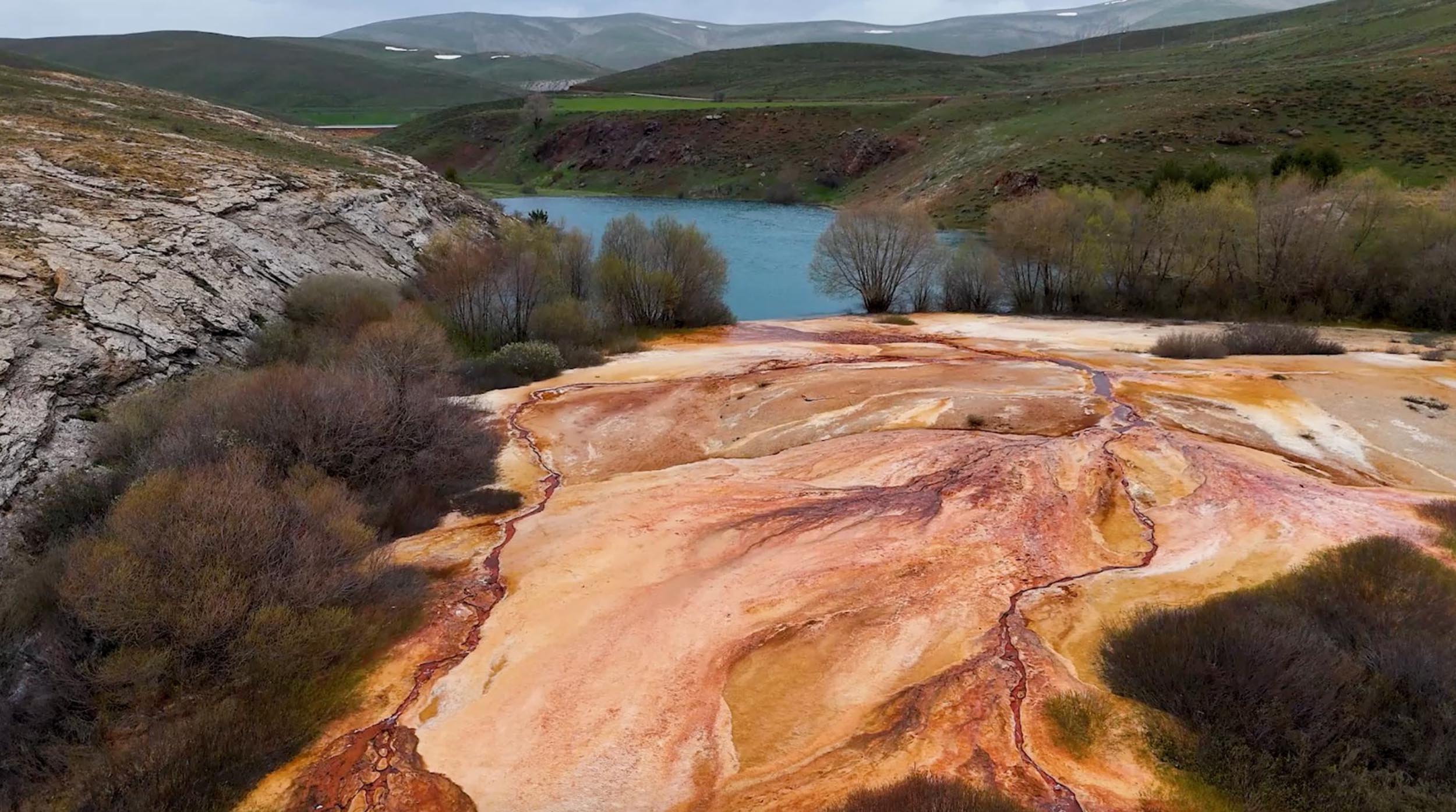 erzincan-kizil-travertenlerden-olusan-o-757980-223685.jpg