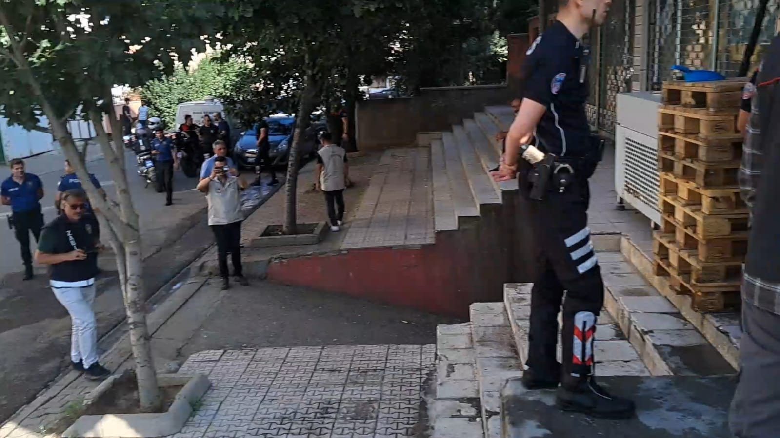 bingol-ekipleri-engellemeye-calistilar-759909-224286.jpg