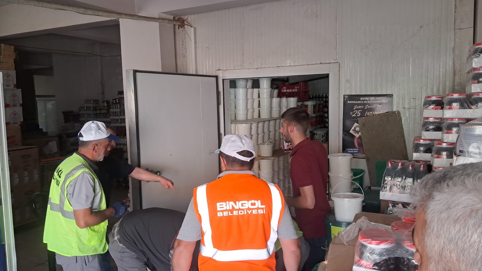 bingol-ekipleri-engellemeye-calistilar-759913-224286.jpg