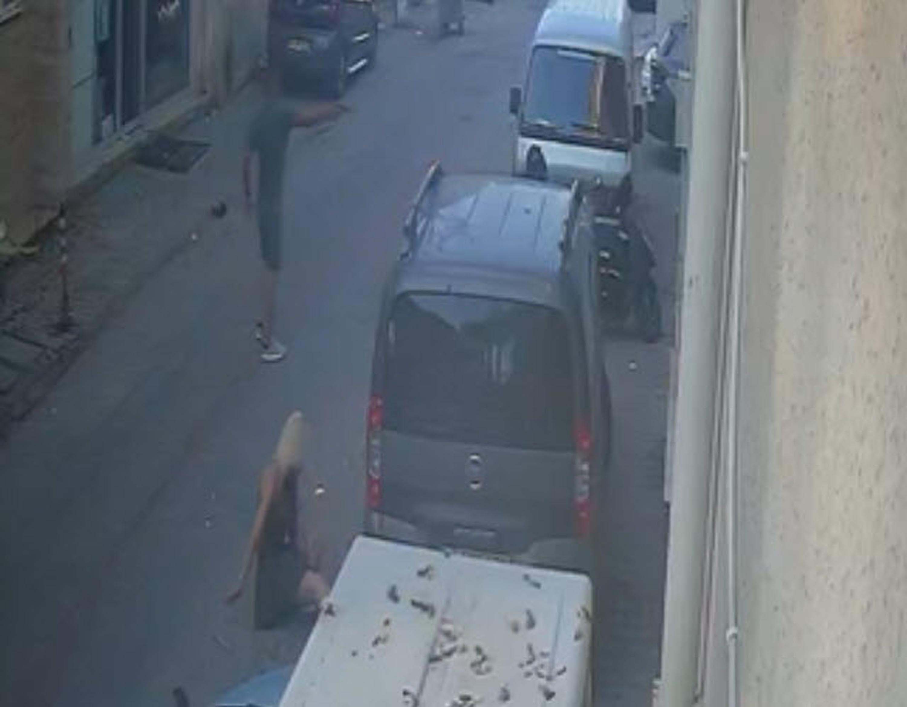 ayri-yasadigi-esini-yaralayip-mezarlikta-761556-224760.jpg