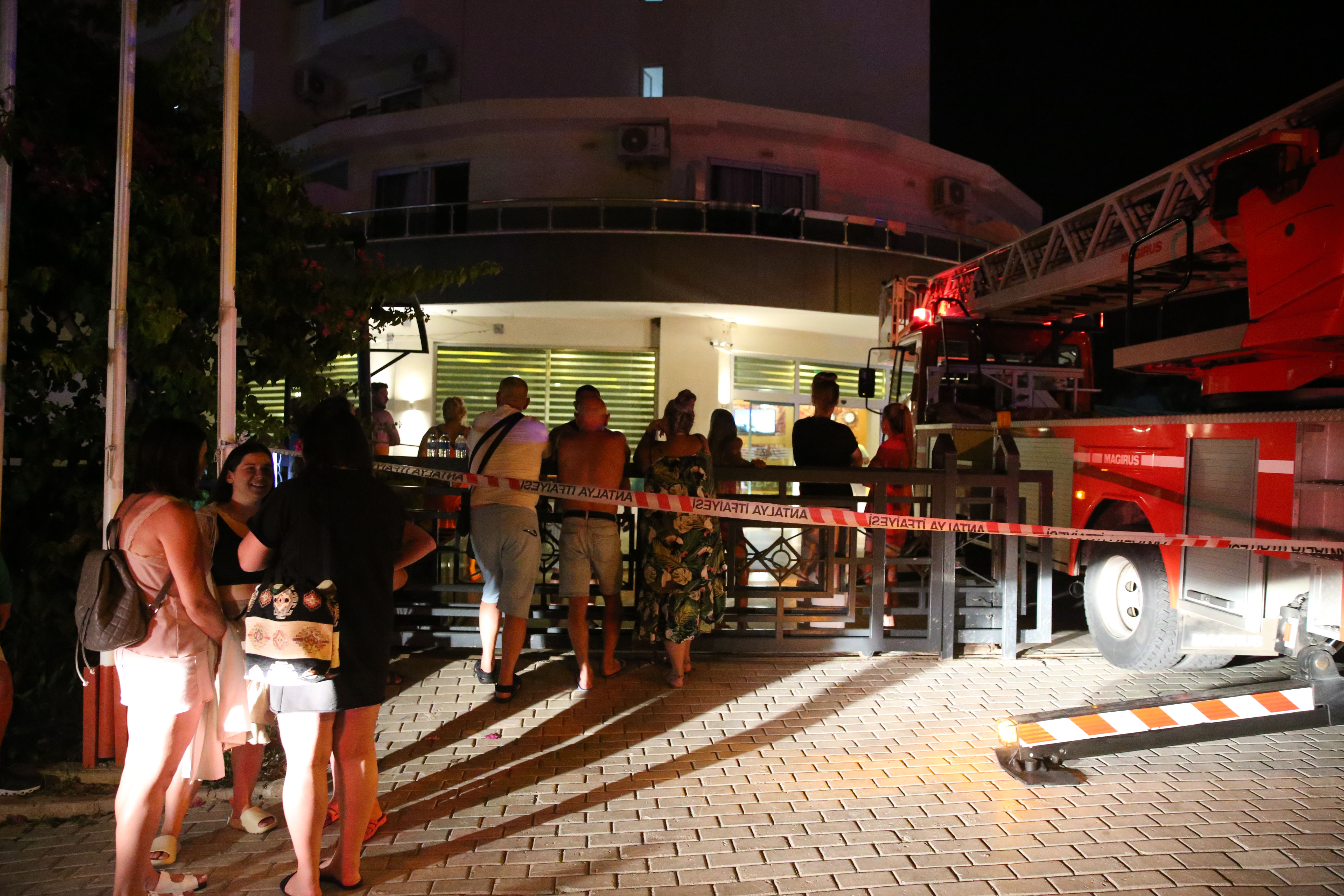 otelin-bodrum-katinda-cikan-yanginda-yuz-761067-224607.jpg