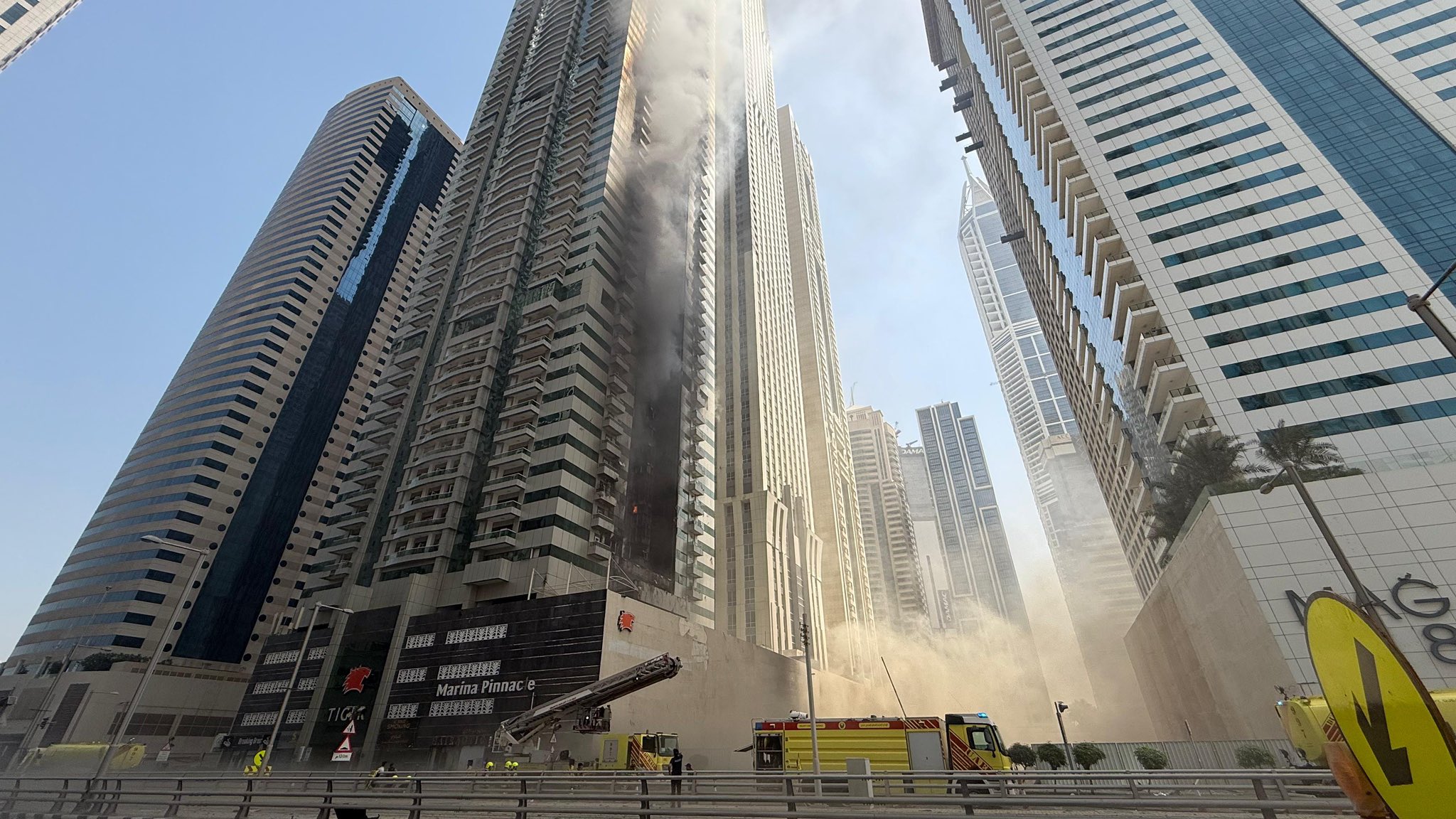 dubaide-67-katli-gokdelende-yangin-cikt-765366-225908.jpg