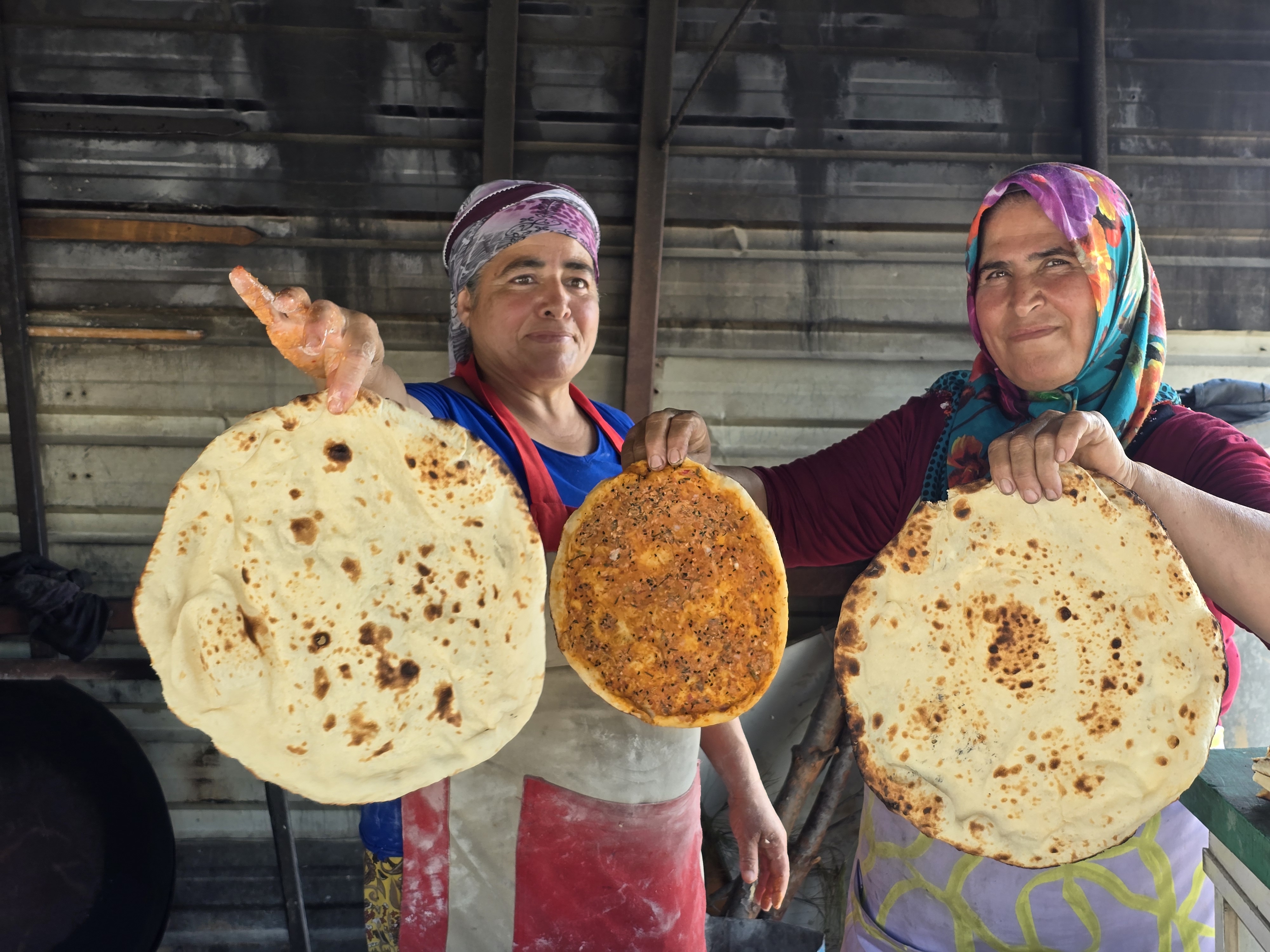 depremzede-kadinlarin-tandir-mesaisi-ek-765241-225874.jpg