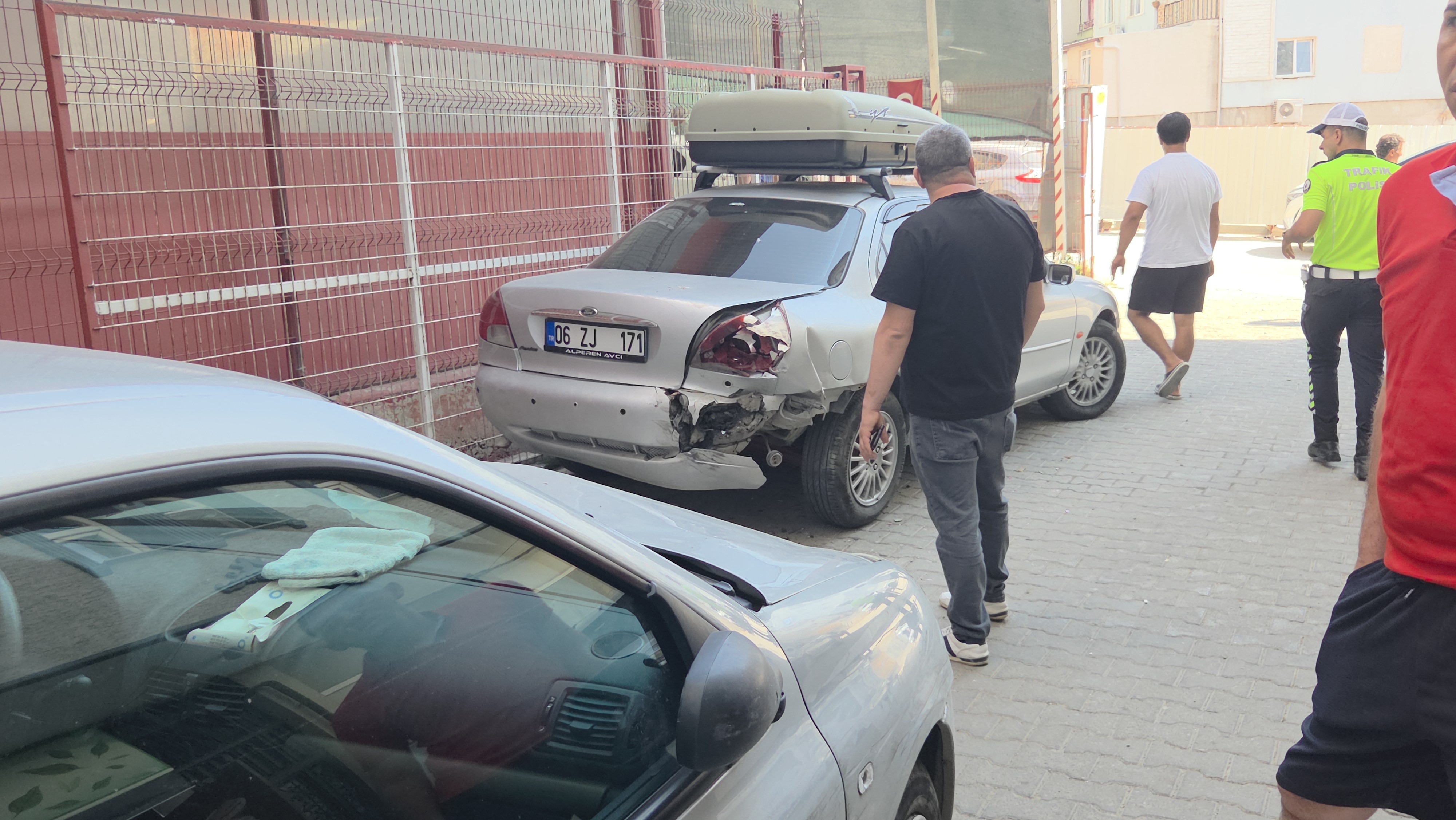 kalp-krizi-geciren-surucu-otomobiliyle-769706-227345.jpg
