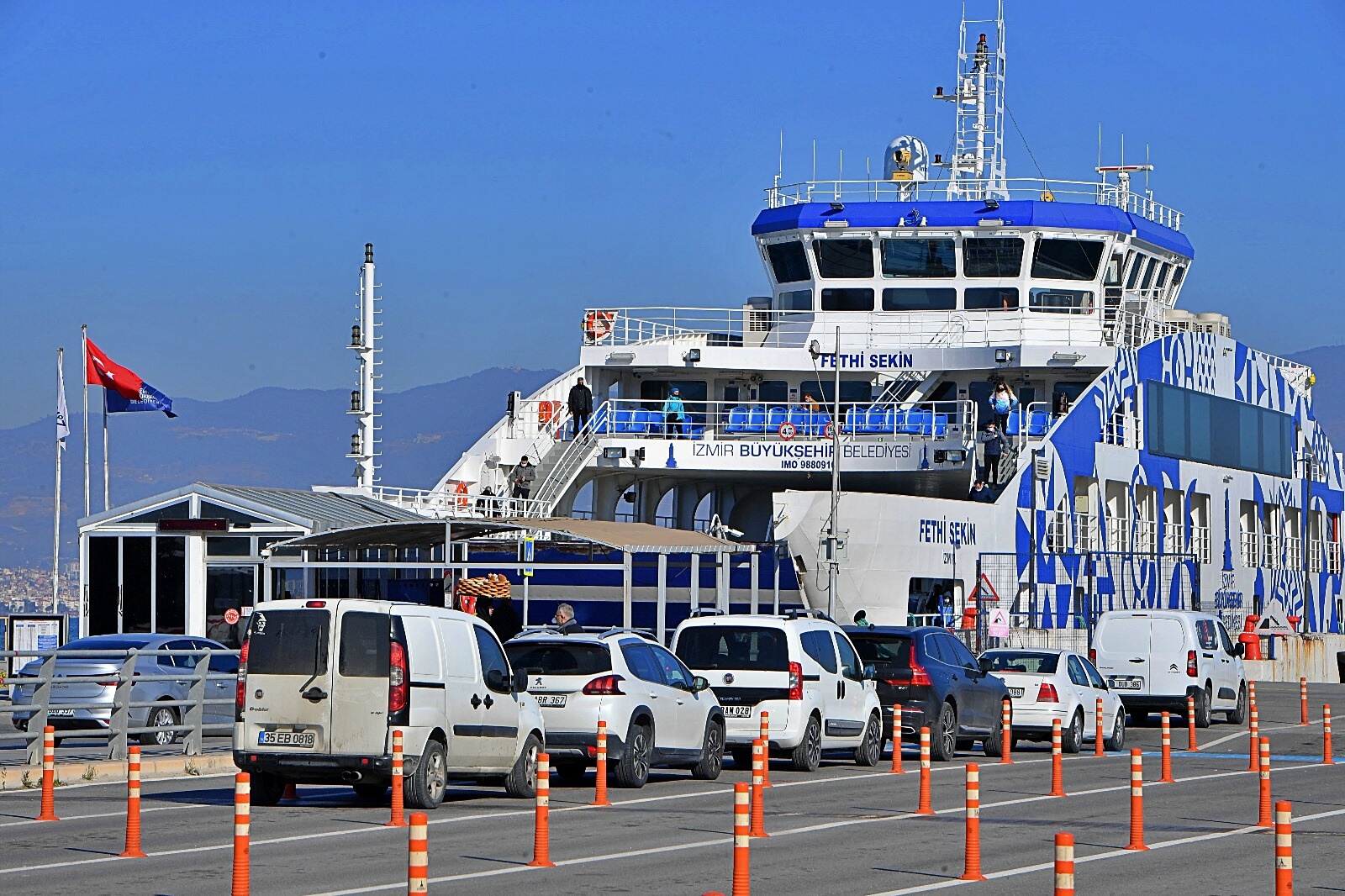 izmirde-feribota-zam-yapildi-772769-228358.jpg