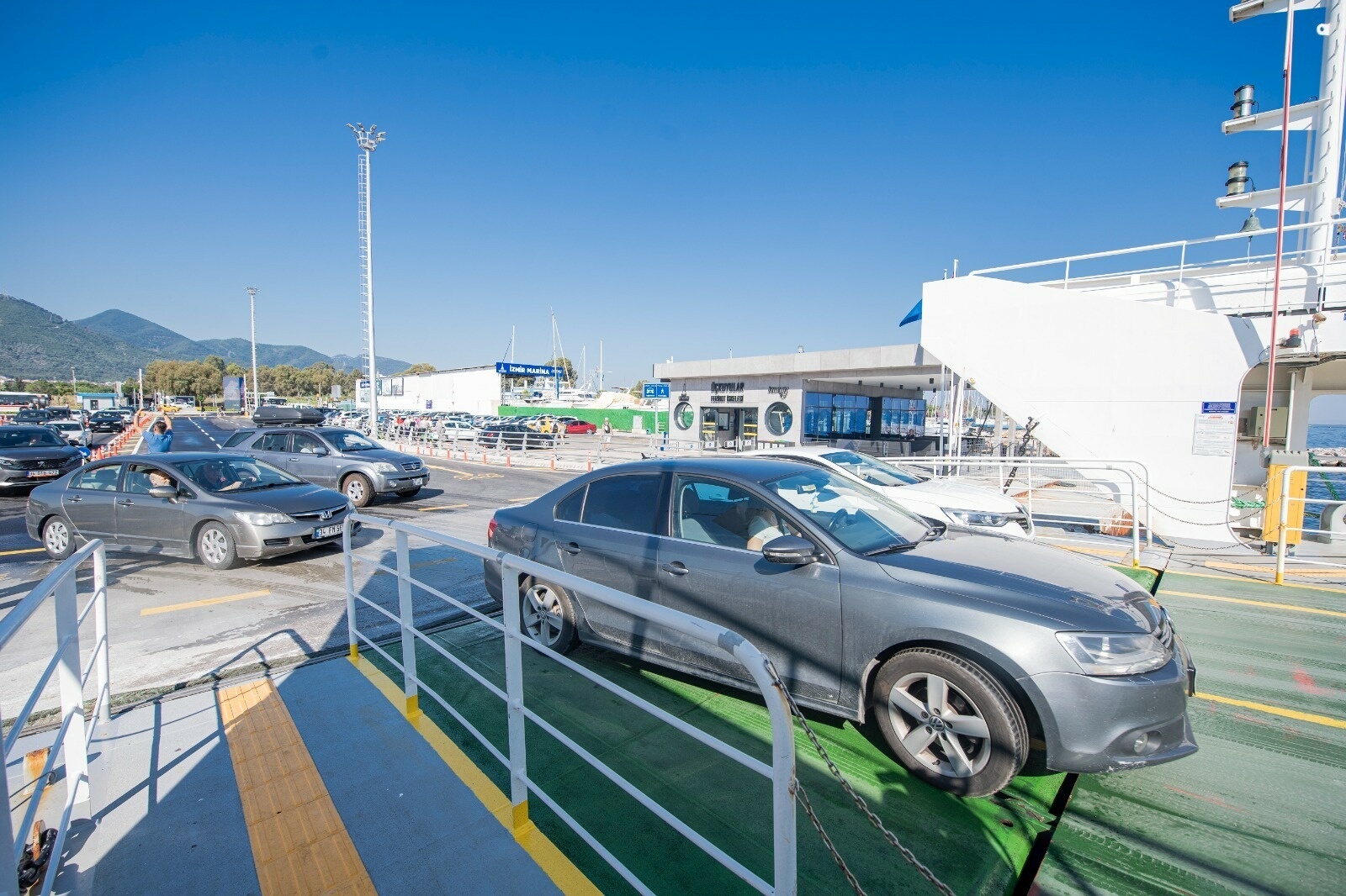izmirde-feribota-zam-yapildi-772772-228358.jpg